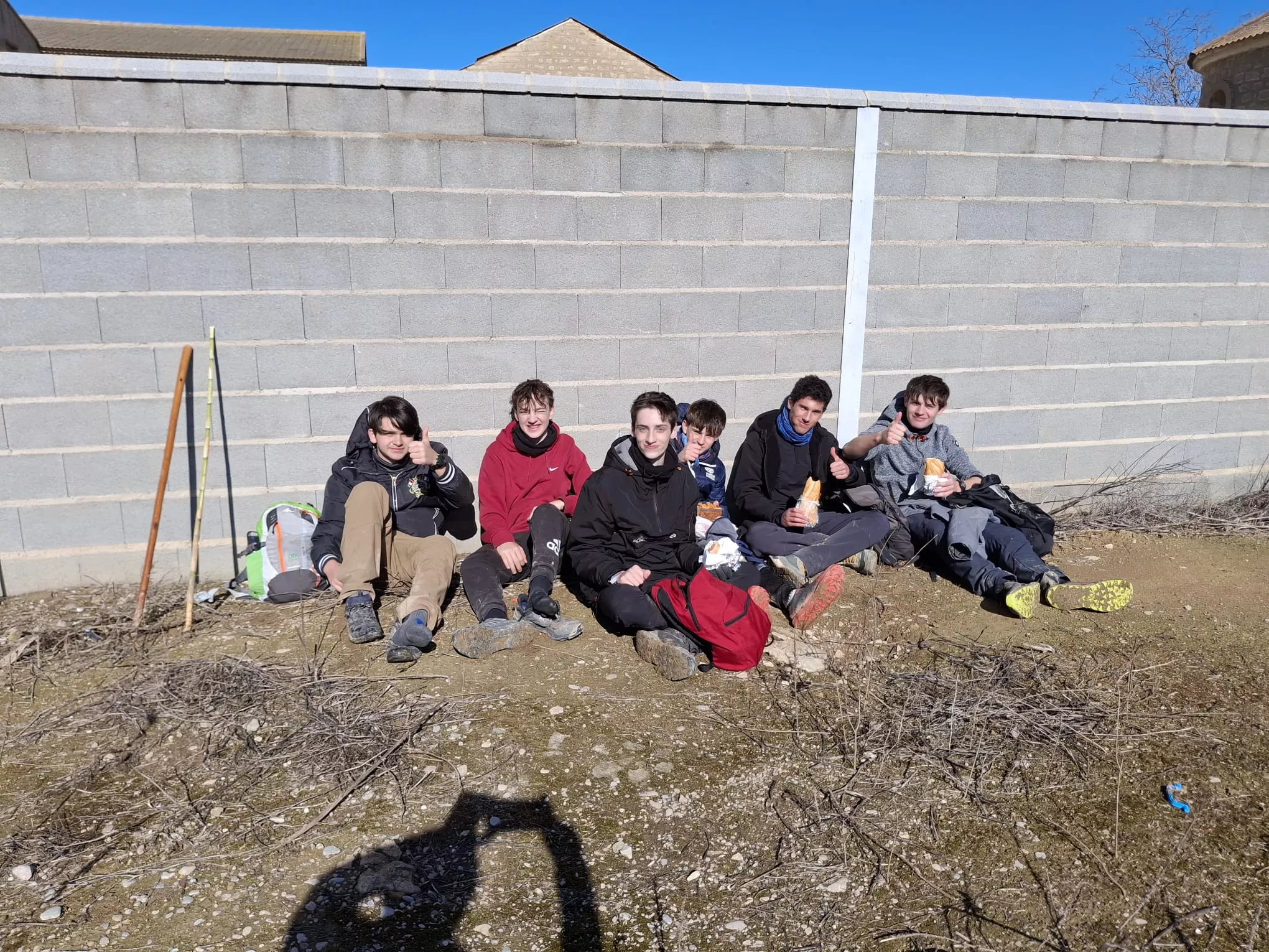 Peregrinos del cuarto entreno para la Javierada con 35 kilómetros bajo la aspiración de la Paciencia. Foto Felipe Munuera