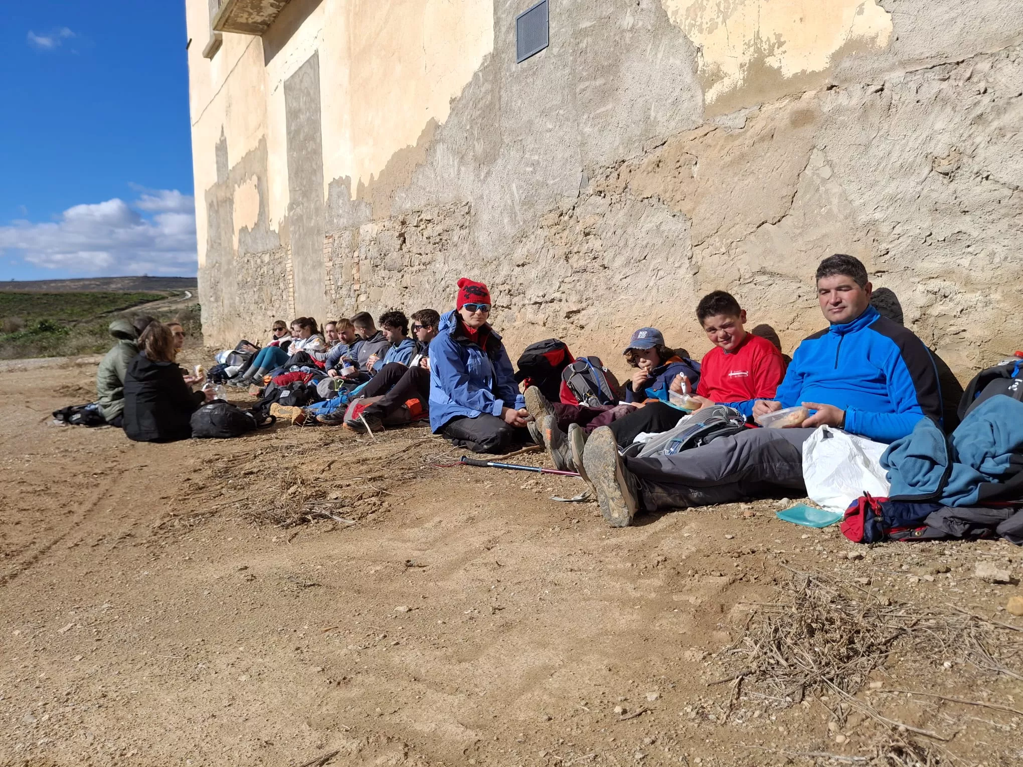Peregrinos del cuarto entreno para la Javierada con 35 kilómetros bajo la aspiración de la Paciencia. Foto Felipe Munuera
