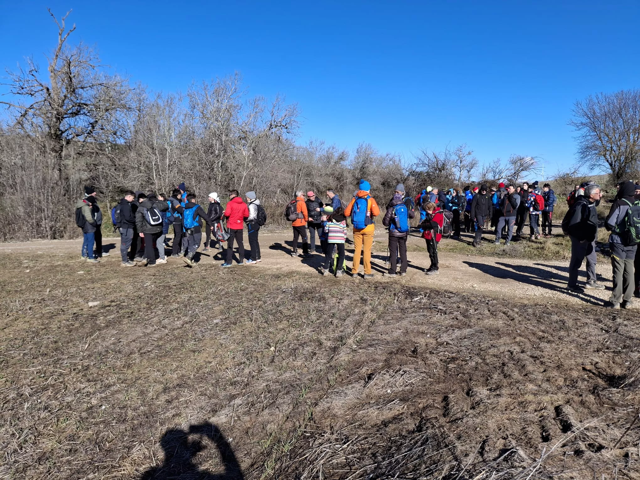 Peregrinos del cuarto entreno para la Javierada con 35 kilómetros bajo la aspiración de la Paciencia. Foto Felipe Munuera
