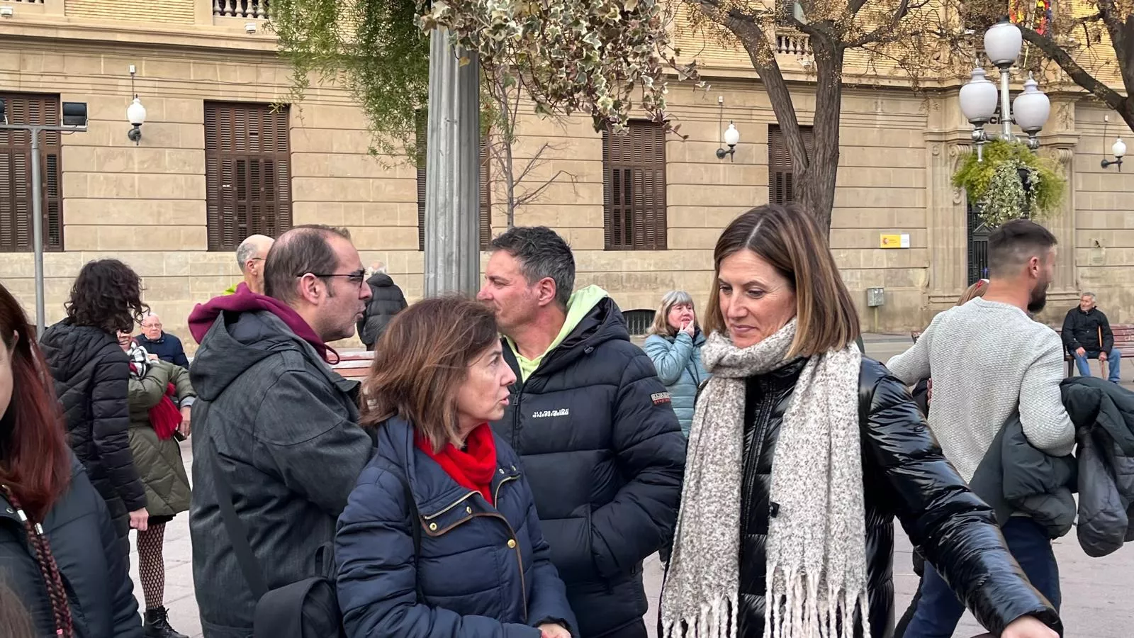 Concentración en Huesca contra el exceso de burocracia en la educación. Foto Mercedes Manterola