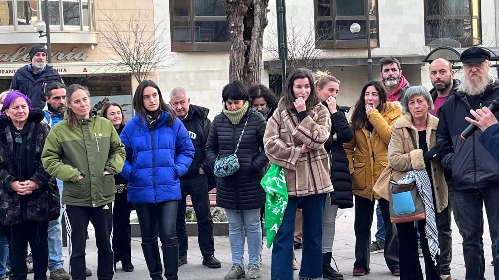 Concentración en Huesca contra el exceso de burocracia en la educación. Foto Mercedes Manterola
