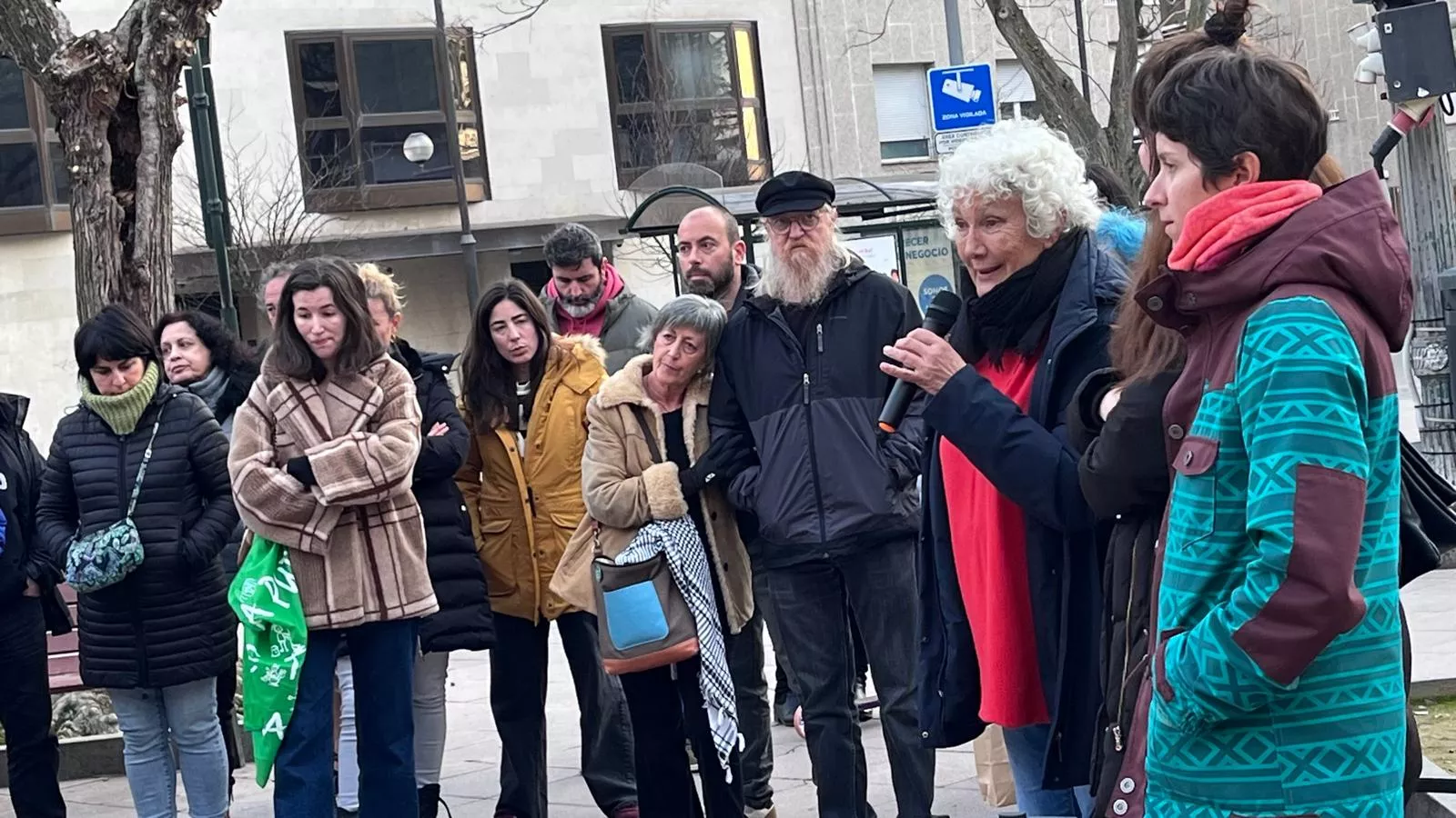Concentración en Huesca contra el exceso de burocracia en la educación. Foto Mercedes Manterola