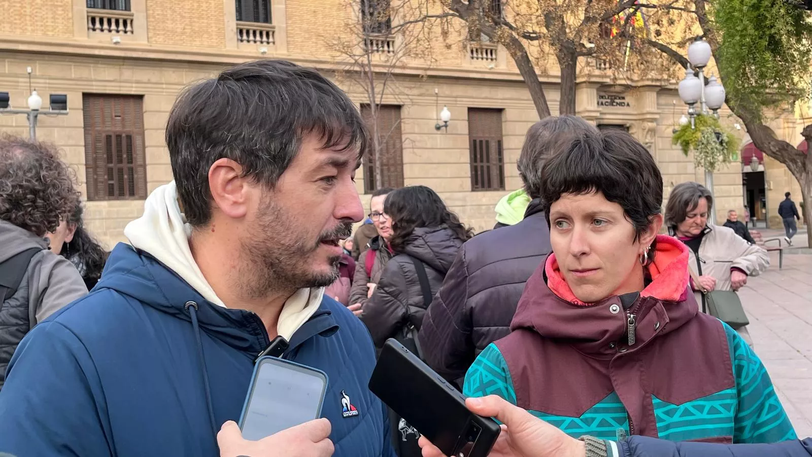 Concentración en Huesca contra el exceso de burocracia en la educación. Foto Mercedes Manterola