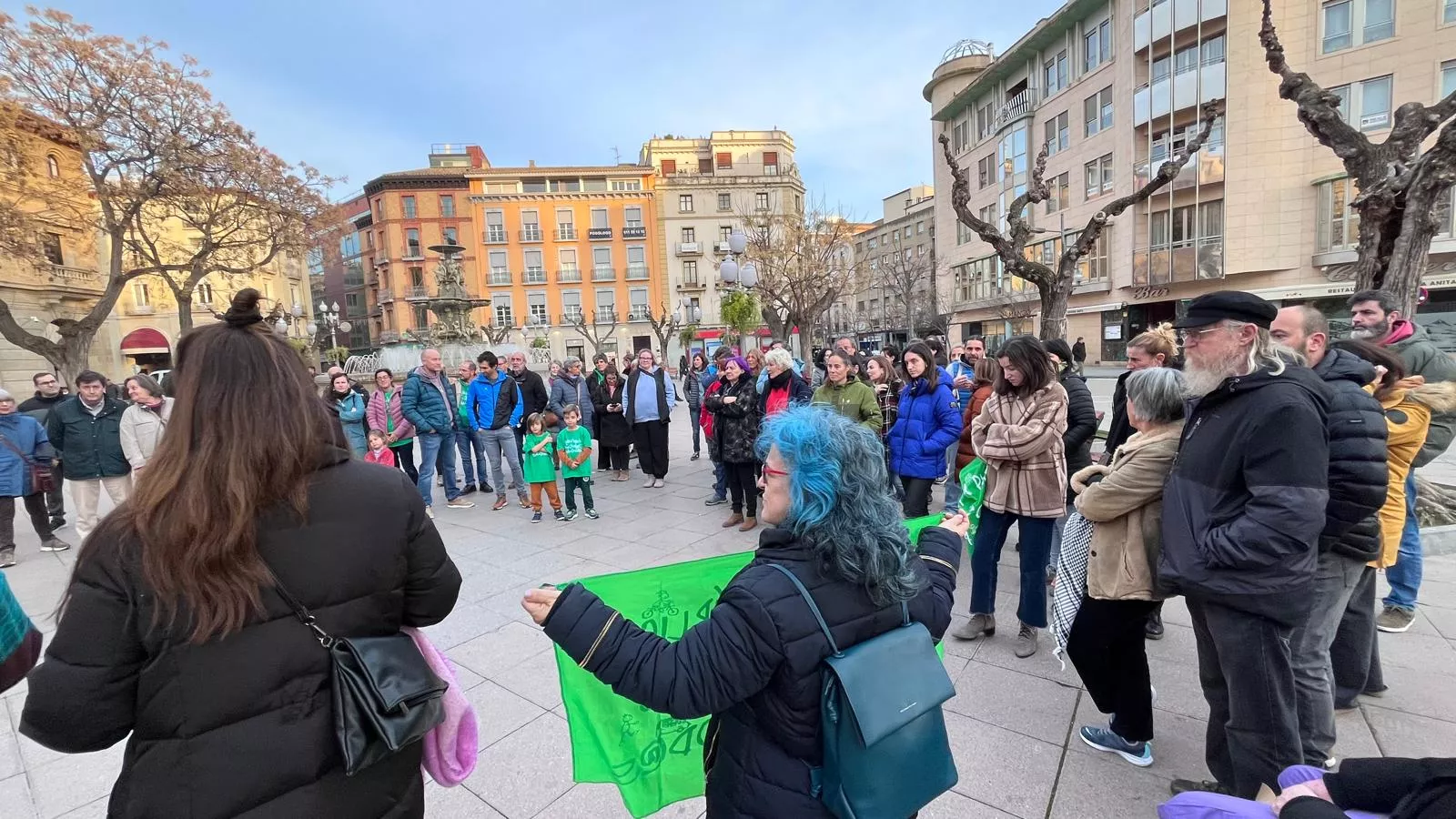 Concentración en Huesca contra el exceso de burocracia en la educación. Foto Mercedes Manterola