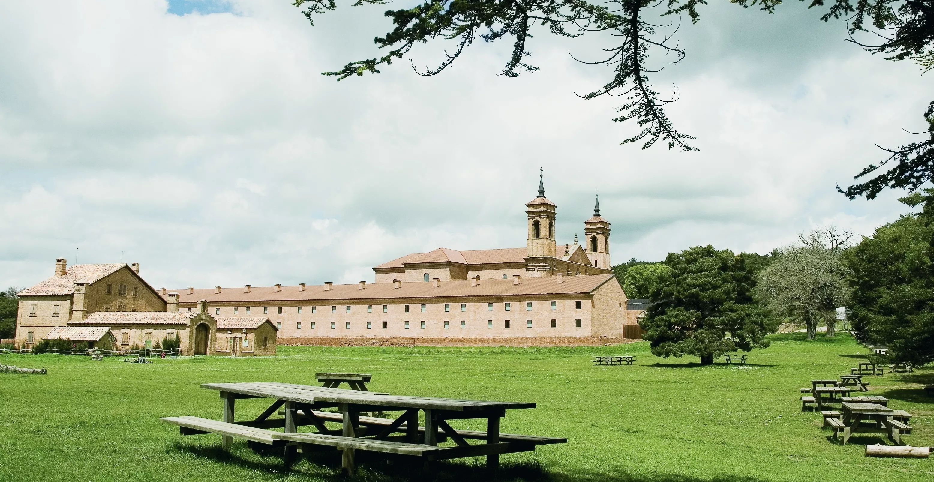 El Monasterio Nuevo de San Juan de la Peña reabrirá sus puertas en otoño.