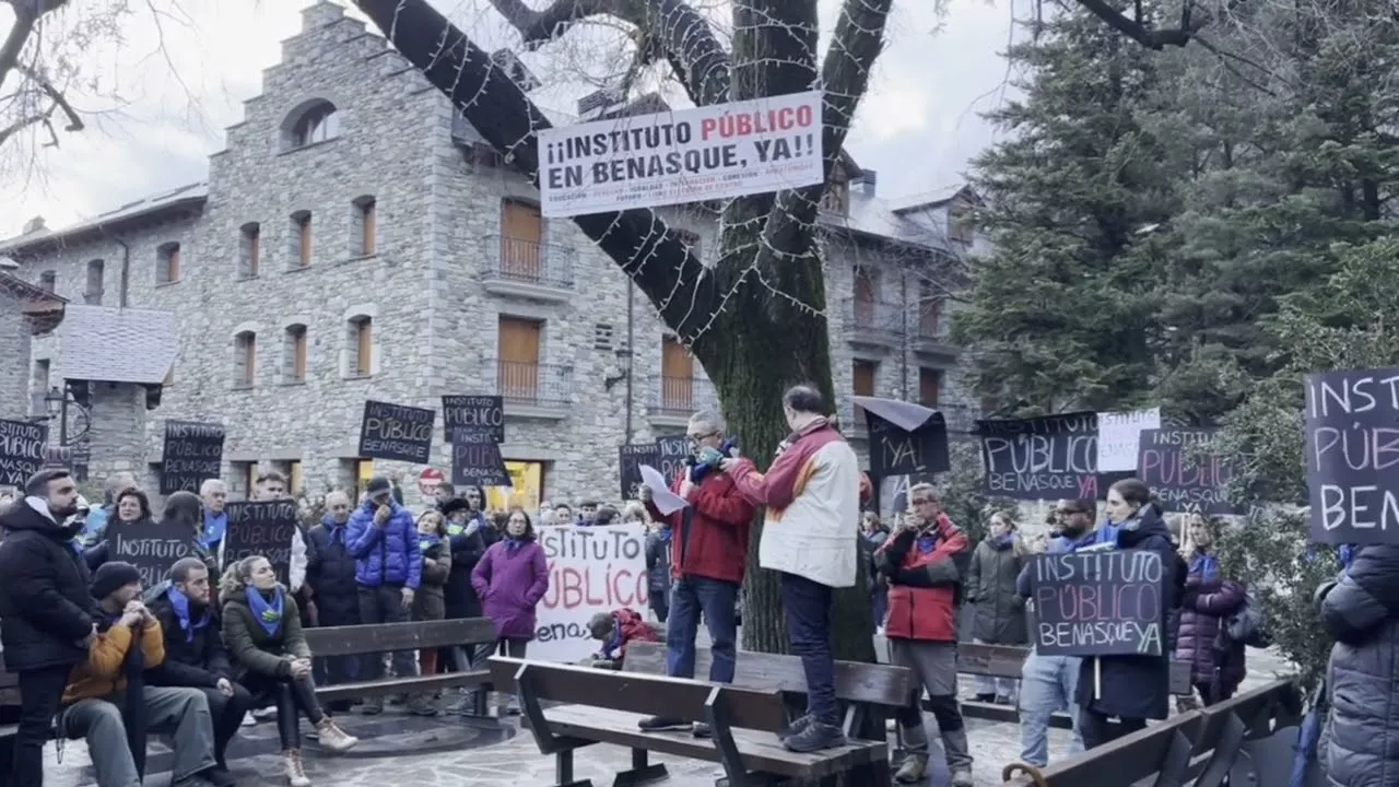Imagen de archivo de una reciente concentración en Benasque a favor de un instituto en la localidad.