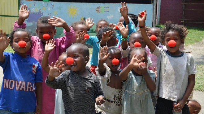 Juego de los niños y niñas del centro Don Bosco de Mekanisa. Juego de los niños y niñas del centro Don Bosco de Mekanisa.