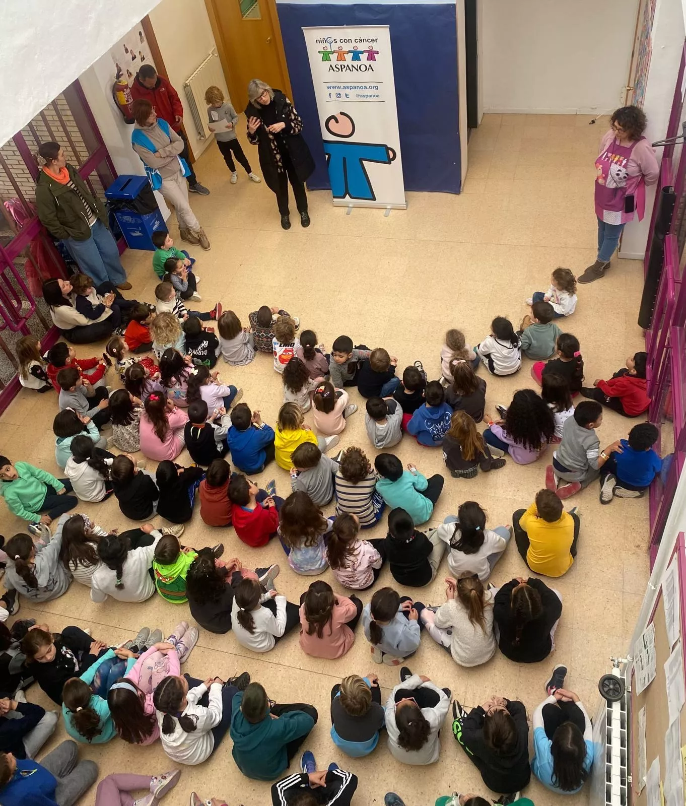 El Colegio Santos Samper se sensibiliza con motivo del Día del Cáncer Infantil.