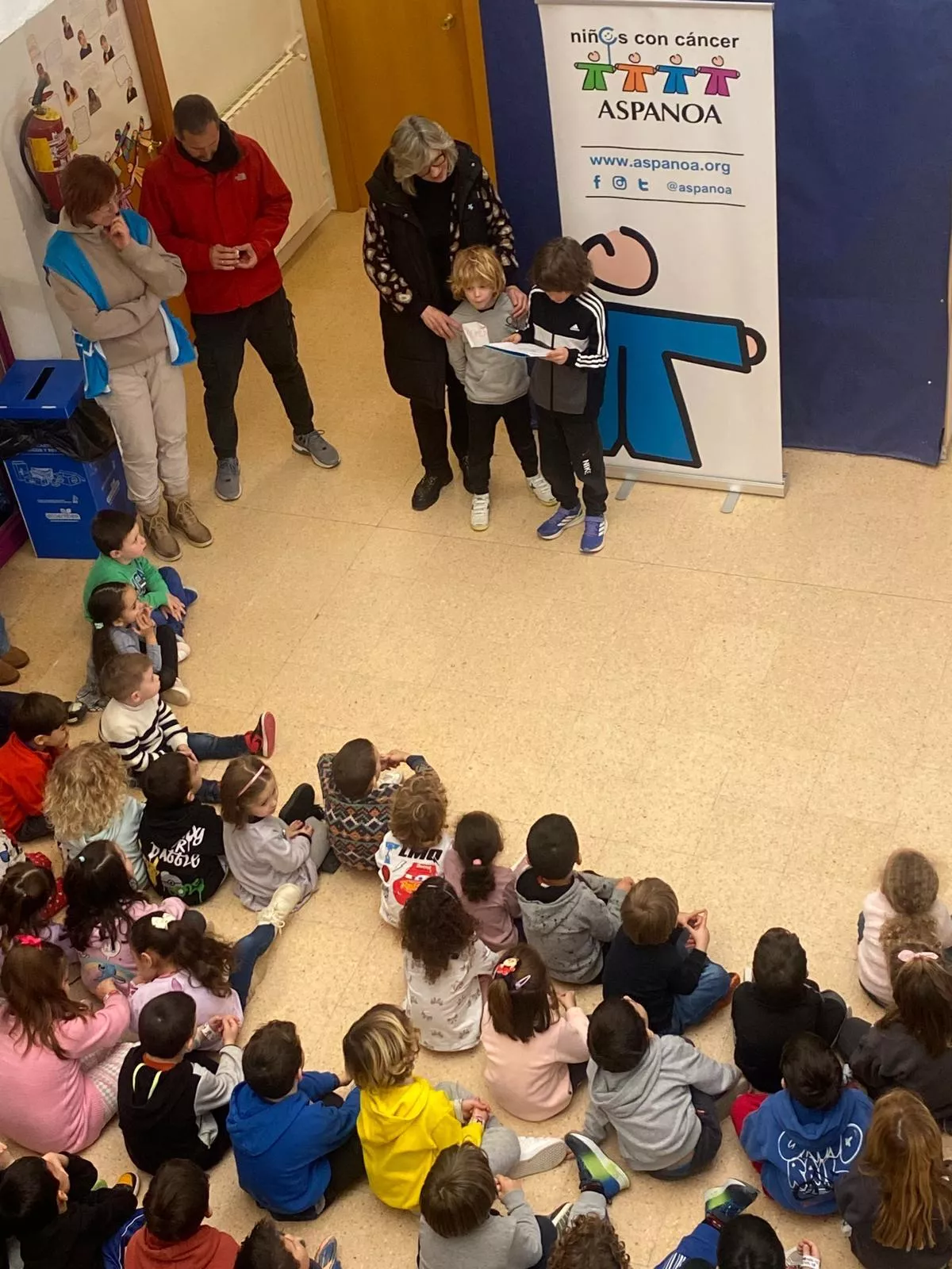 El Colegio Santos Samper se sensibiliza con motivo del Día del Cáncer Infantil.