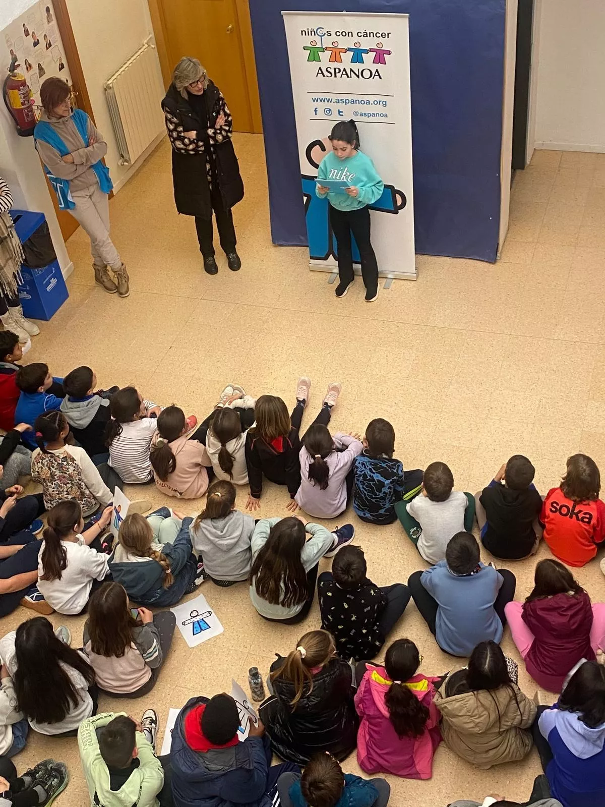 El Colegio Santos Samper se sensibiliza con motivo del Día del Cáncer Infantil.