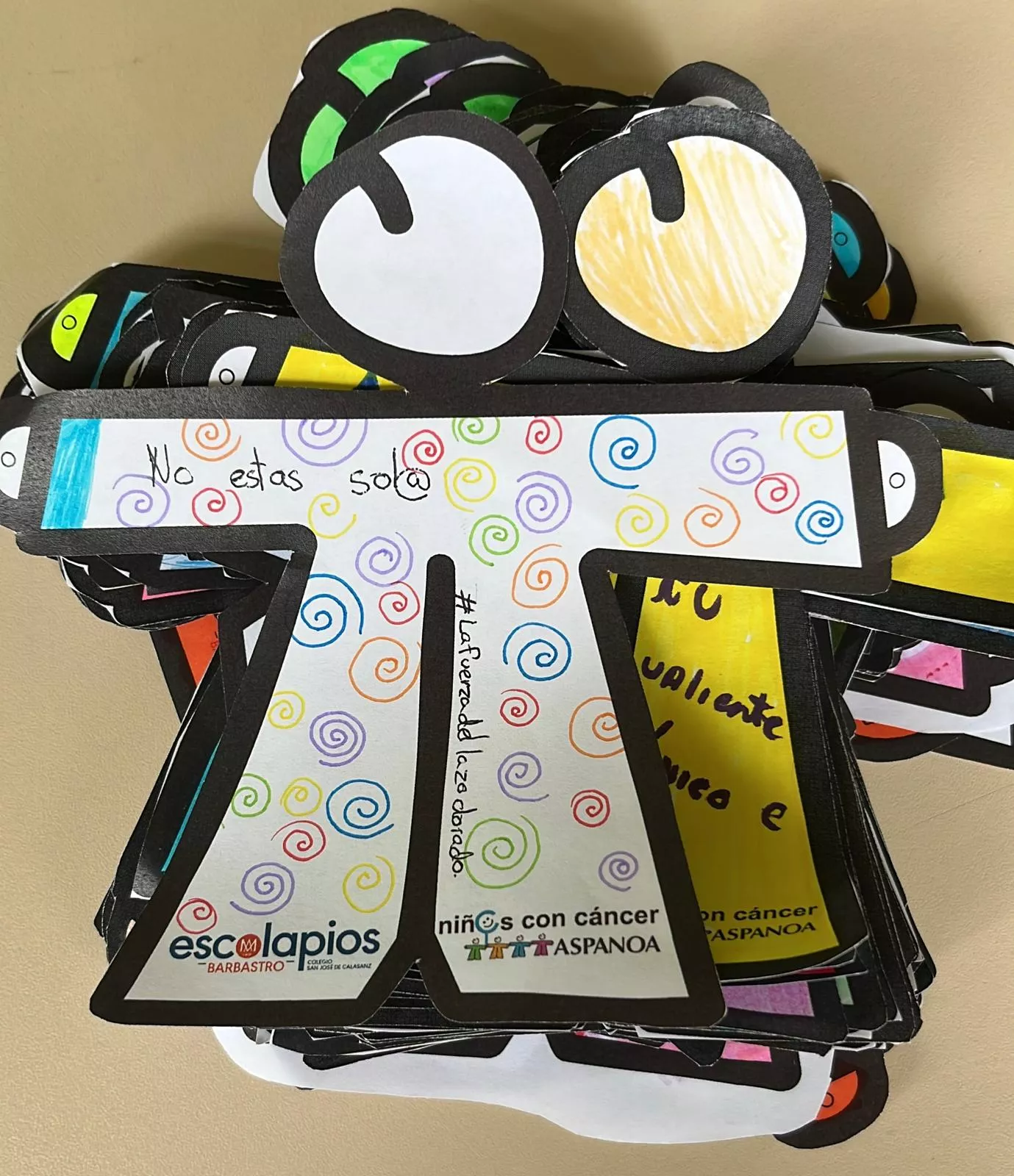 Actividades del Colegio Escolapios de Barbastro on motivo del Día del Cáncer Infantil.