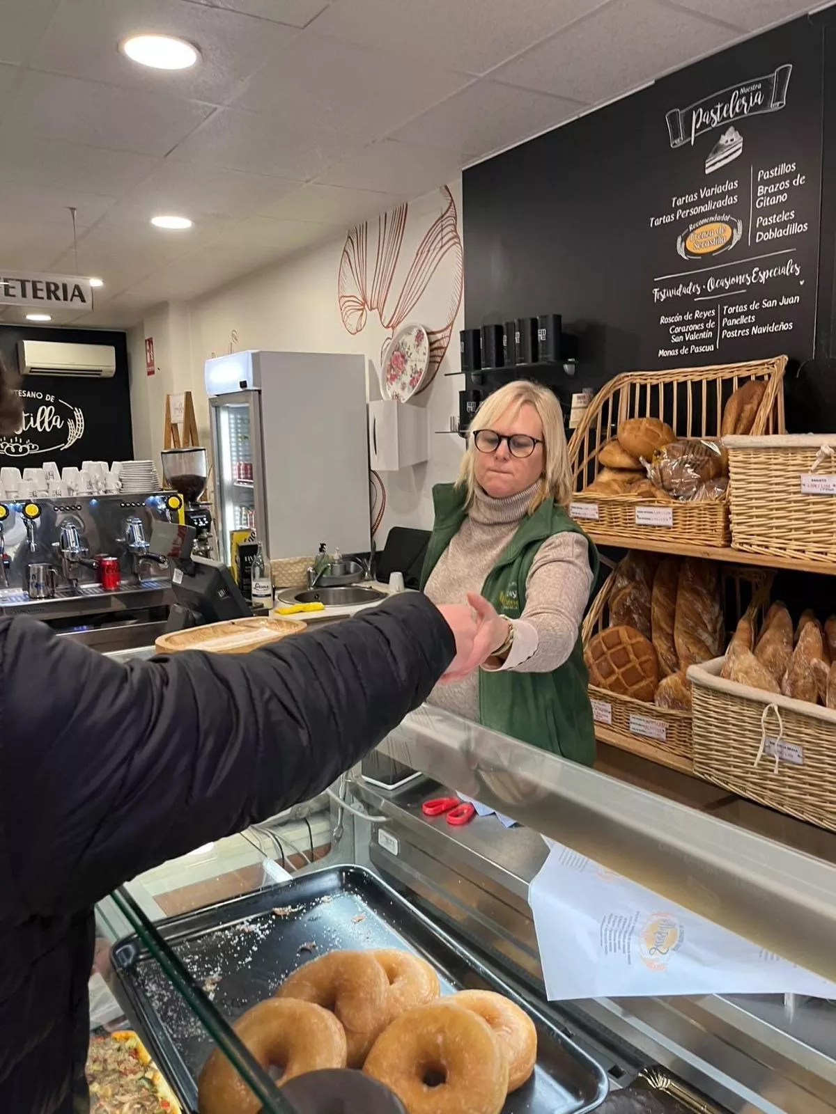 Actividades del Colegio Escolapios de Barbastro on motivo del Día del Cáncer Infantil.