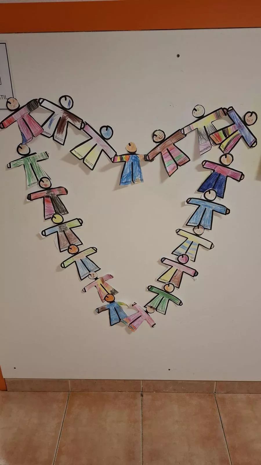 Actividades del Colegio Escolapios de Barbastro on motivo del Día del Cáncer Infantil.