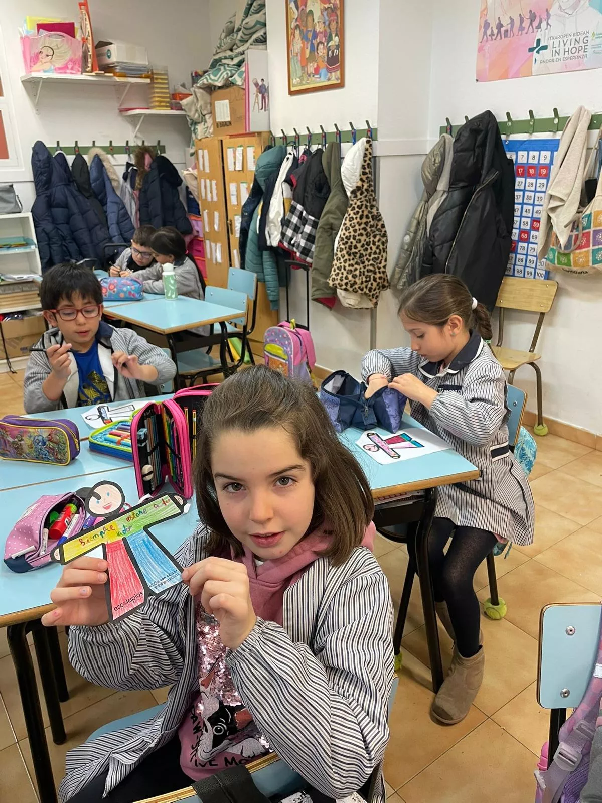 Actividades del Colegio Escolapios de Barbastro on motivo del Día del Cáncer Infantil.
