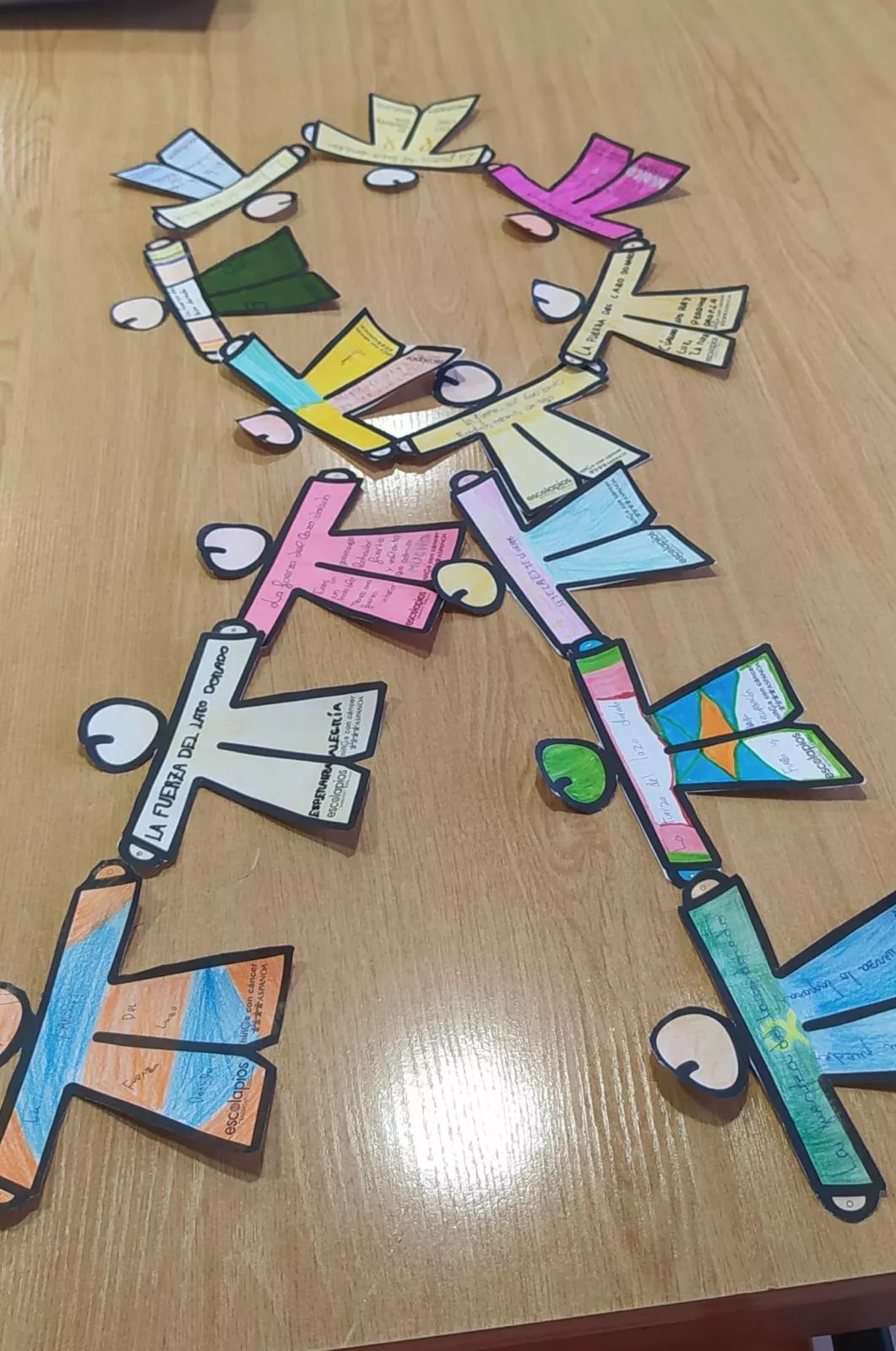 Actividades del Colegio Escolapios de Barbastro on motivo del Día del Cáncer Infantil.