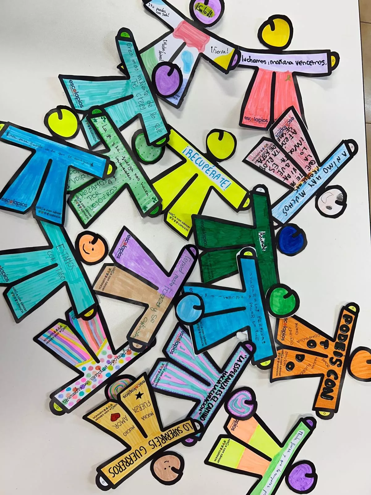 Actividades del Colegio Escolapios de Barbastro on motivo del Día del Cáncer Infantil.