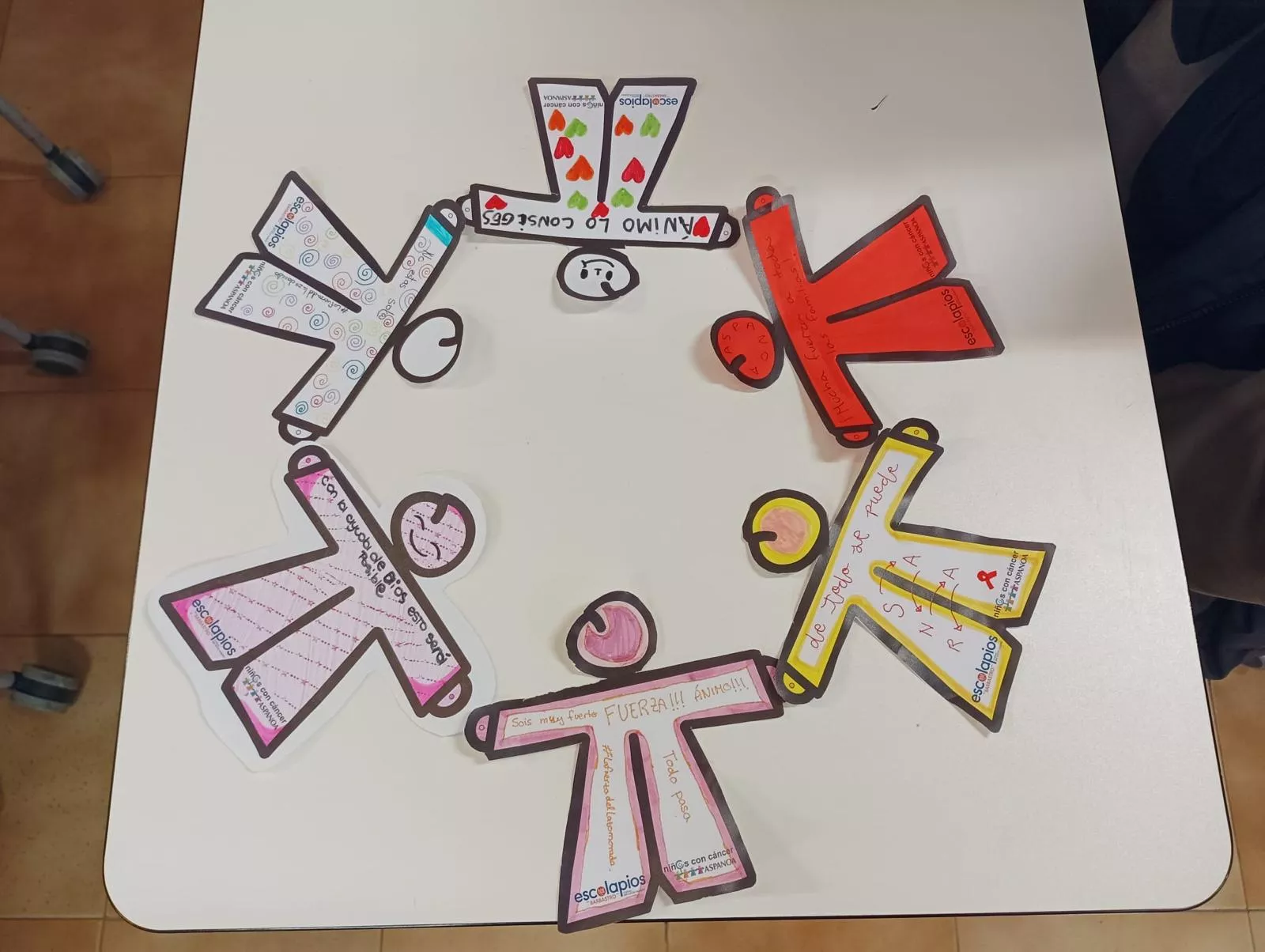 Actividades del Colegio Escolapios de Barbastro on motivo del Día del Cáncer Infantil.