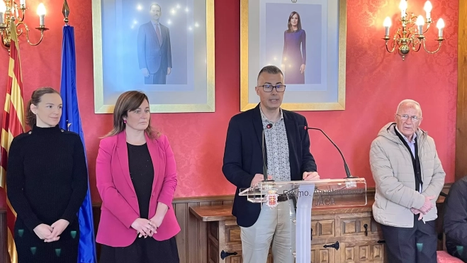 Intervención del alcalde de Jaca, Carlos Serrano, en la recepción a los matrimonios. Intervención del alcalde de Jaca, Carlos Serrano, en la recepción a los matrimonios.