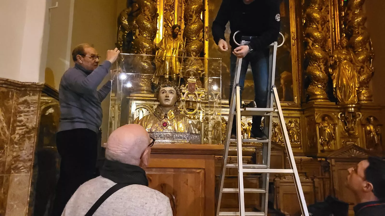 Colocación del Busto de San Lorenzo en el altar de la Basílica