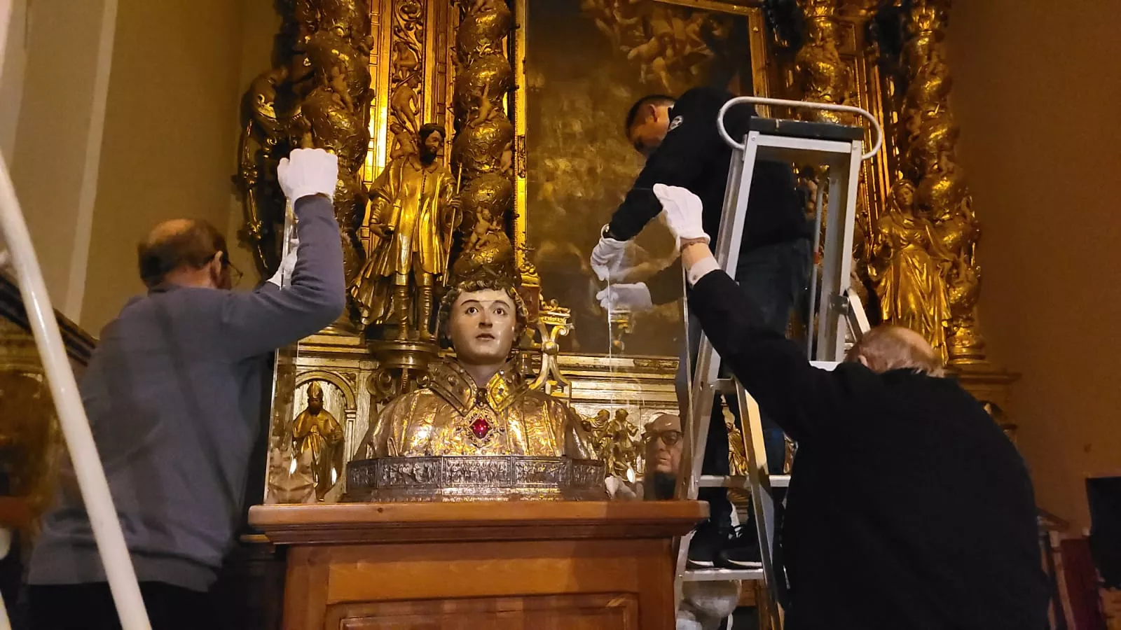 Colocación del Busto de San Lorenzo en el altar de la Basílica
