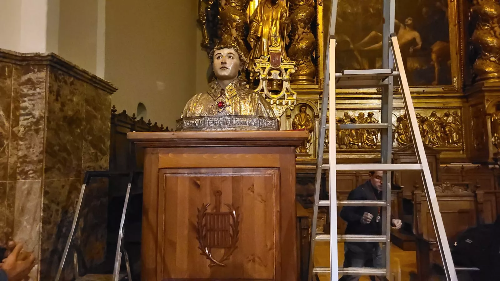 Colocación del Busto de San Lorenzo en el altar de la Basílica