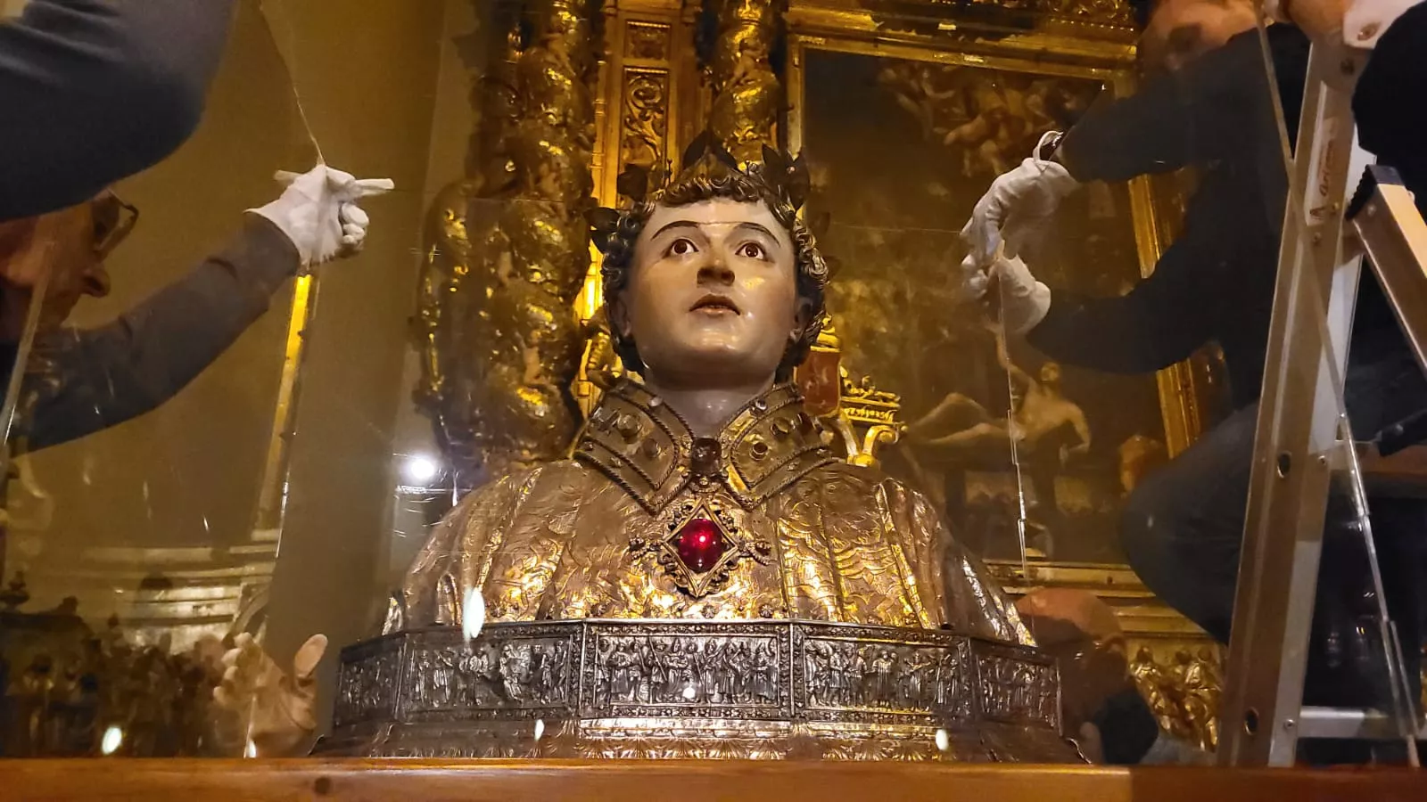 Colocación del Busto de San Lorenzo en el altar de la Basílica
