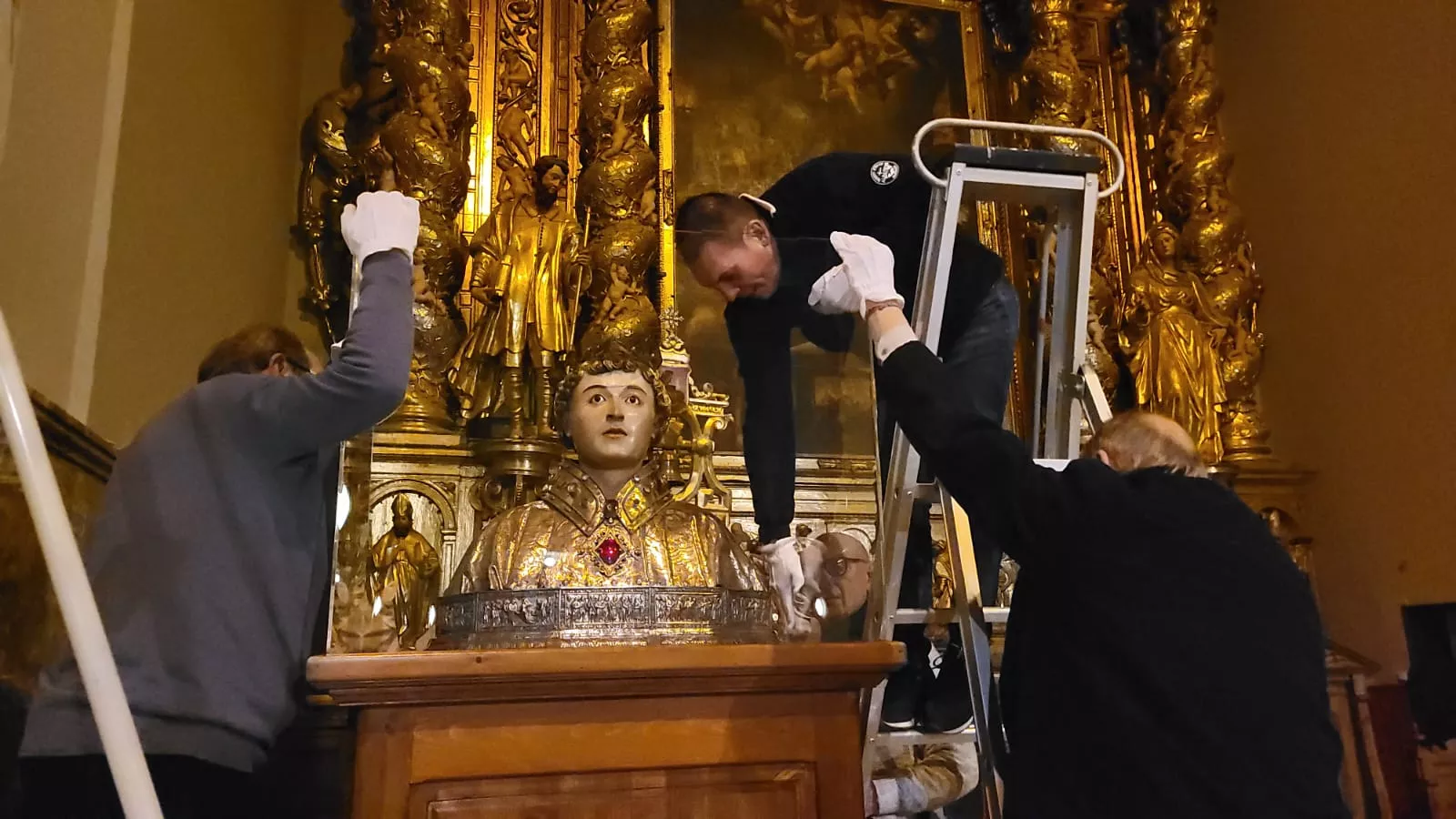 Colocación del Busto de San Lorenzo en el altar de la Basílica