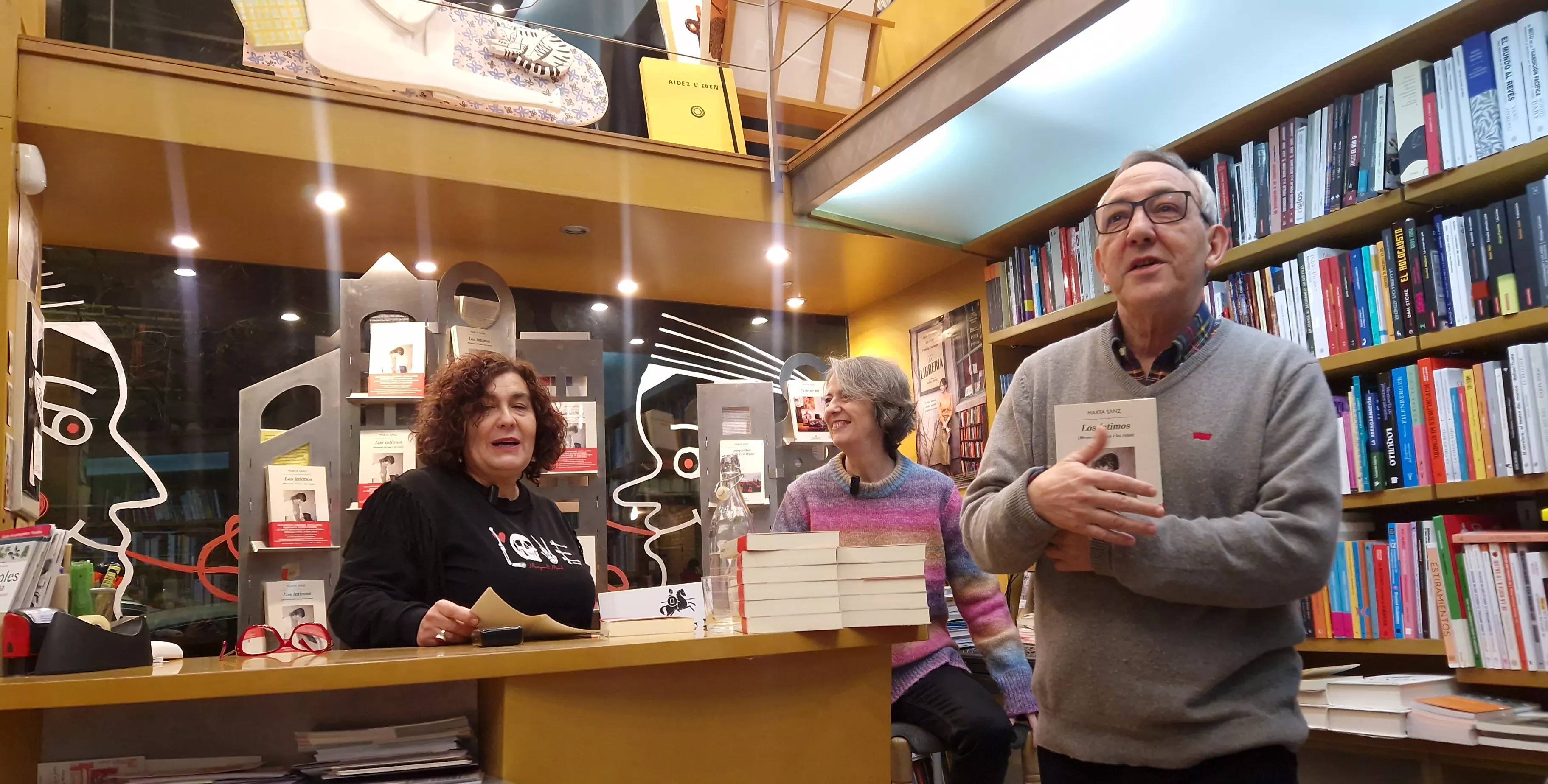 Chon Allué, Marta Sanz y Chema Aniés, en la presentación de Los íntimos. Foto Myriam Martínez