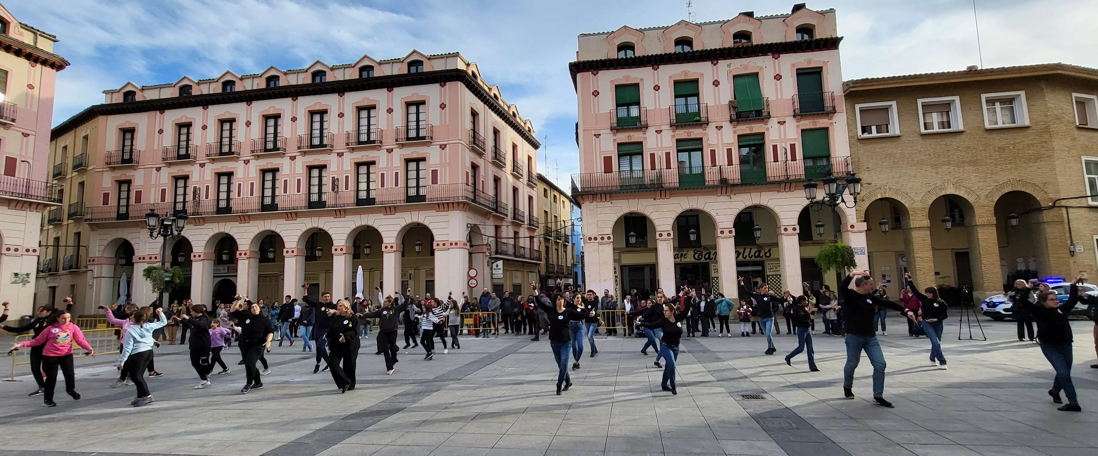 Flashmob jotero de Aspanoa en Huesca. Foto Mercedes Manterola