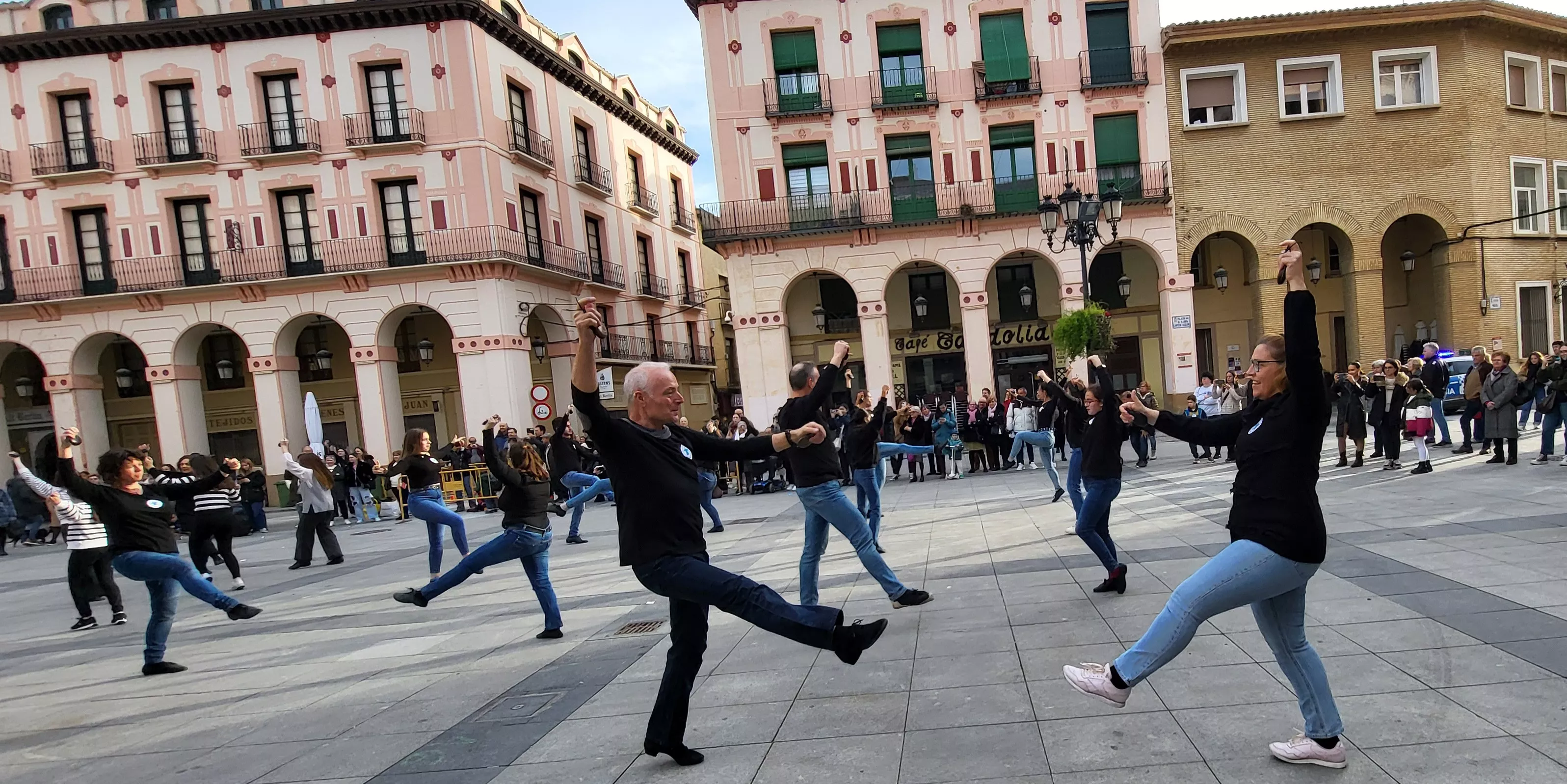 Flashmob jotero de Aspanoa en Huesca. Foto Mercedes Manterola