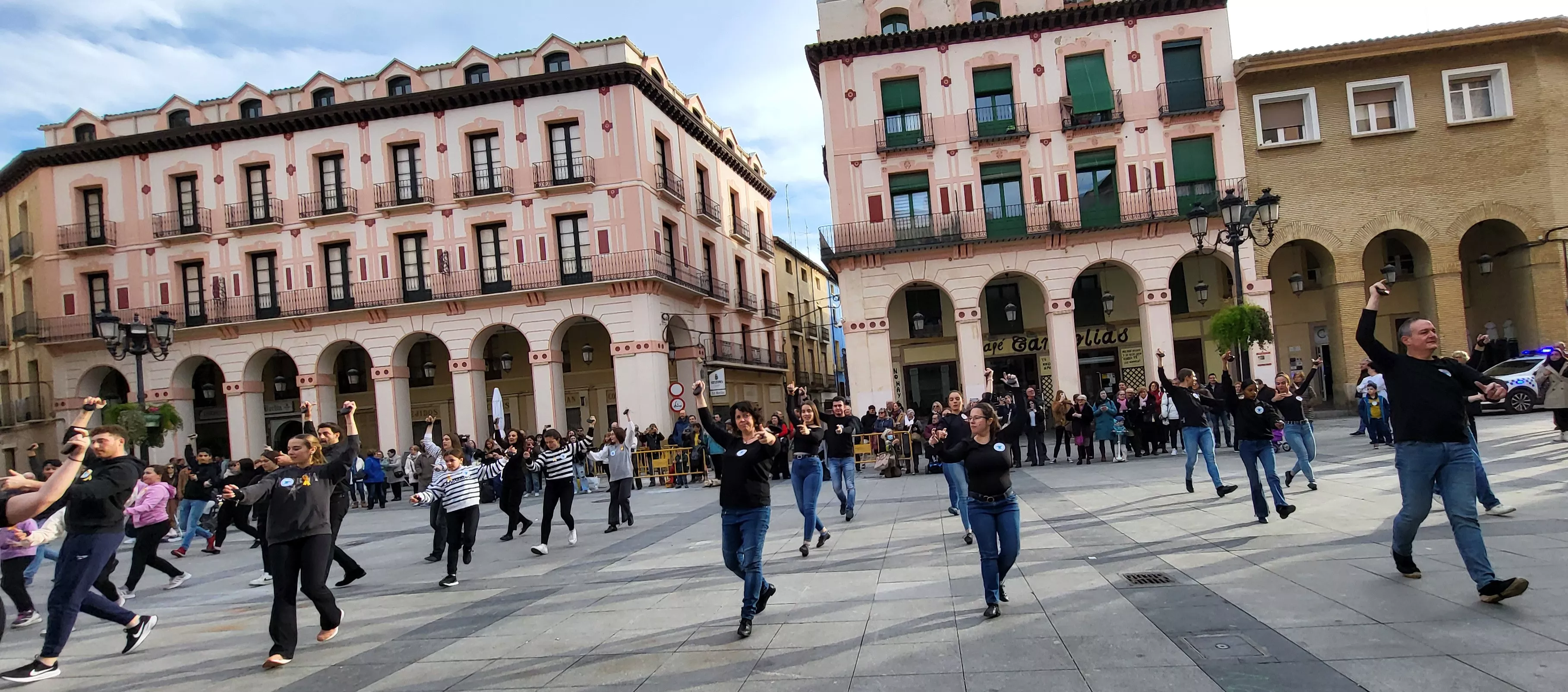 Flashmob jotero de Aspanoa en Huesca. Foto Mercedes Manterola