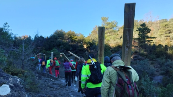 Imagen del porteo de los participantes en la "vecinal". Imagen del porteo de los participantes en la "vecinal".