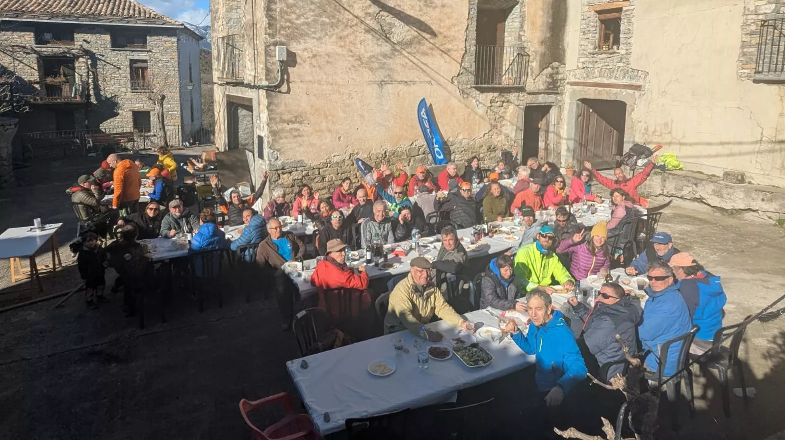 Jornada de trabajo y convivencia en los montes de la Virgen de la Sierra de Sobrarbe. Foto Club de Montaña Nabaín