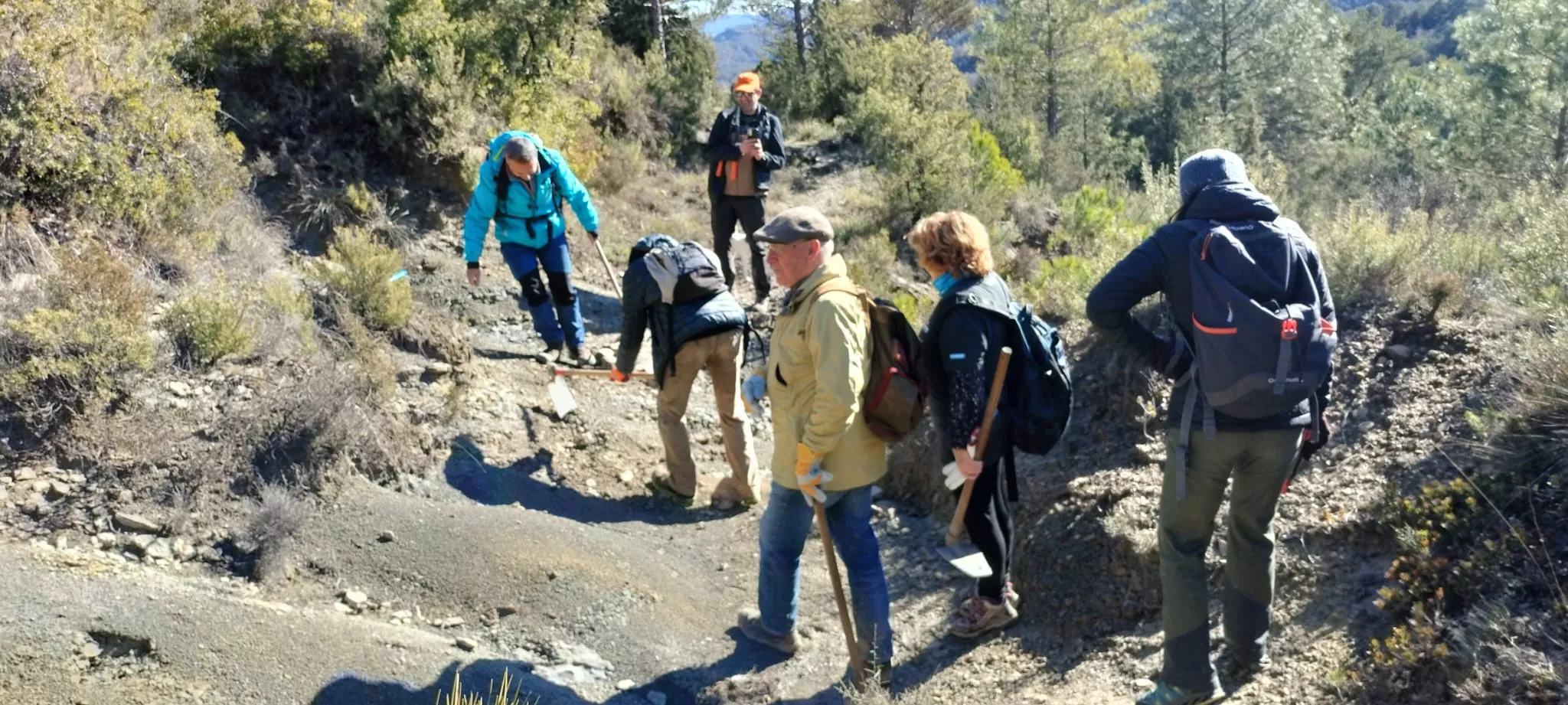 Jornada de trabajo y convivencia en los montes de la Virgen de la Sierra de Sobrarbe. Foto Club de Montaña Nabaín