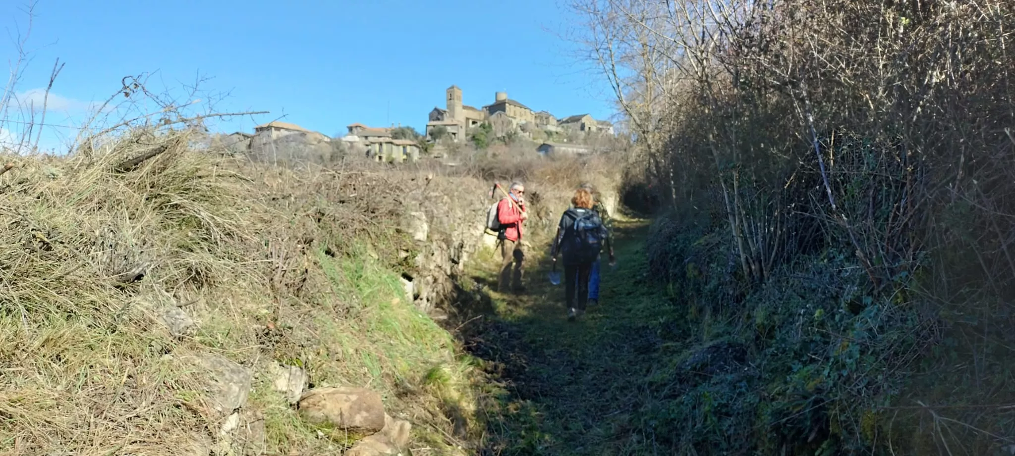 Jornada de trabajo y convivencia en los montes de la Virgen de la Sierra de Sobrarbe. Foto Club de Montaña Nabaín