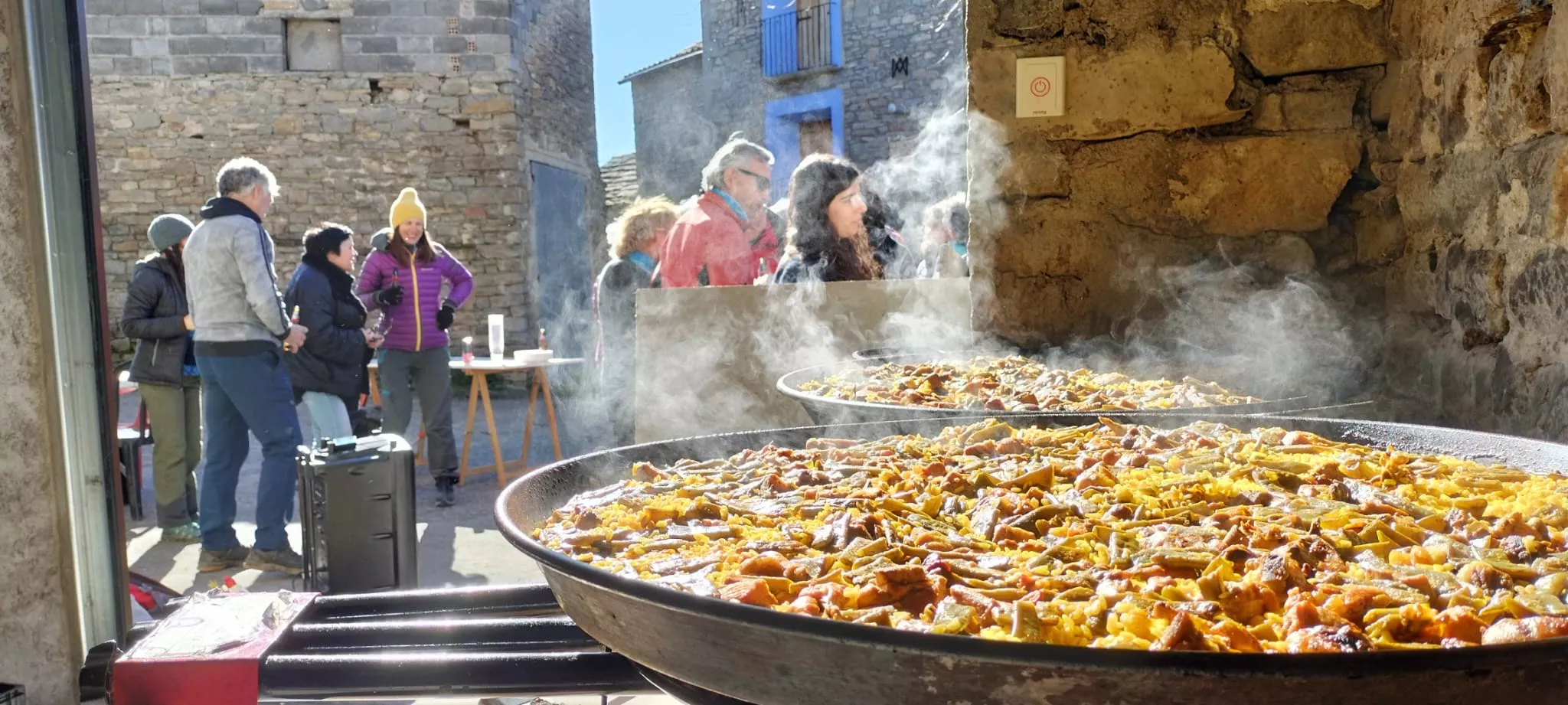 Jornada de trabajo y convivencia en los montes de la Virgen de la Sierra de Sobrarbe. Foto Club de Montaña Nabaín