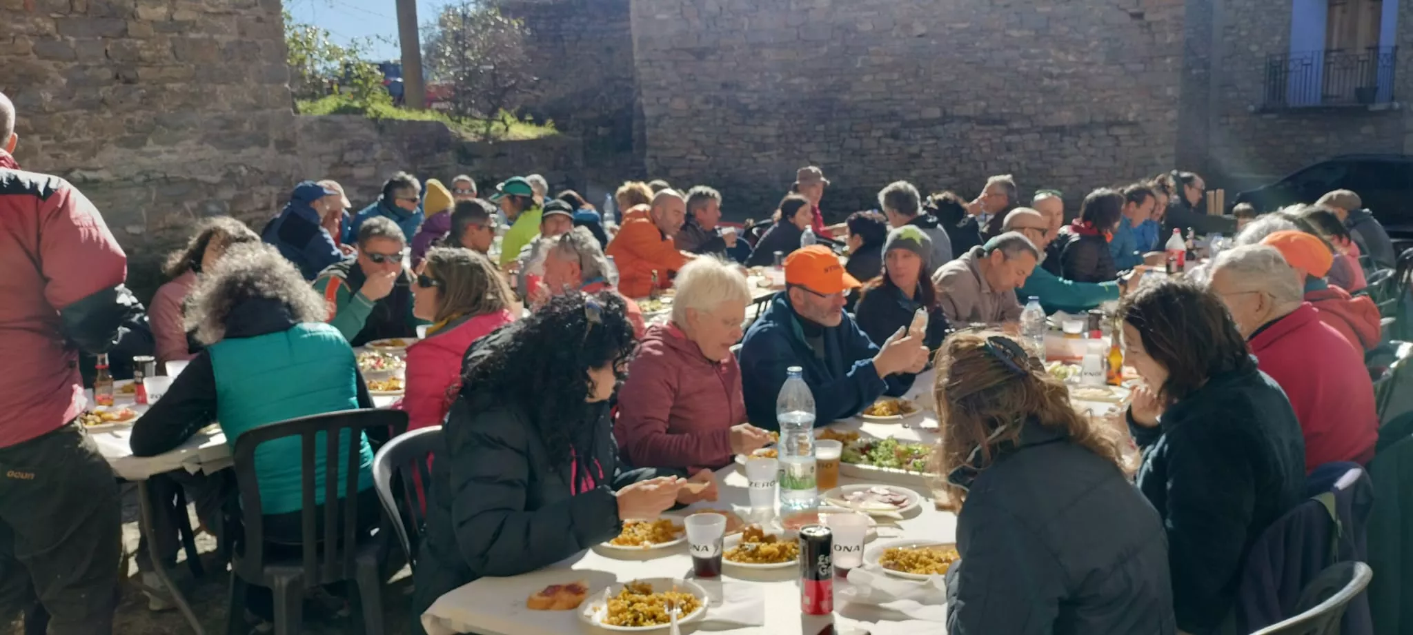 Jornada de trabajo y convivencia en los montes de la Virgen de la Sierra de Sobrarbe. Foto Club de Montaña Nabaín