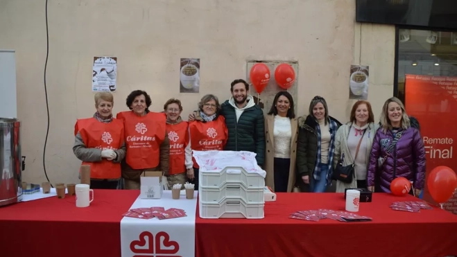 Cáritas ha repartido el chocolate solidario.