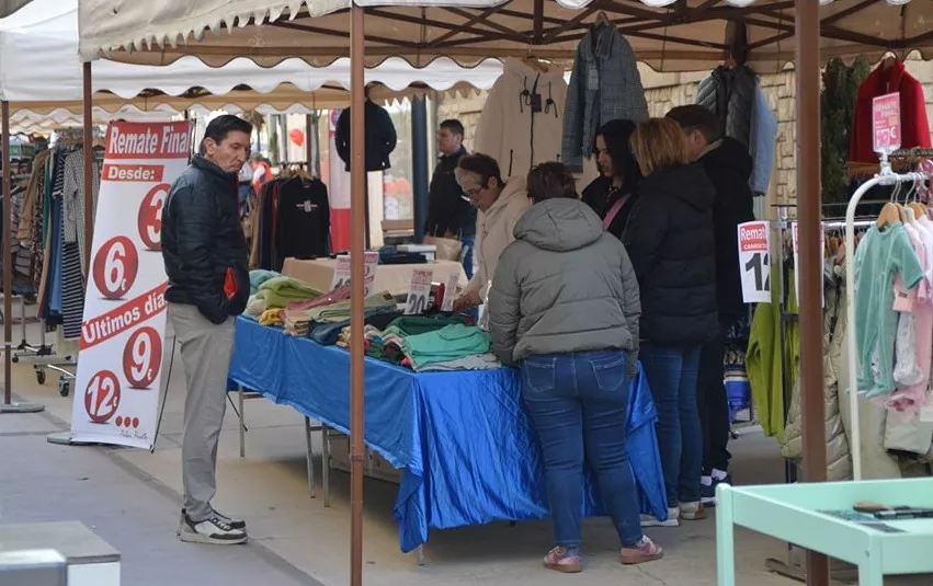 Remate de invierno del comercio de Monzón.