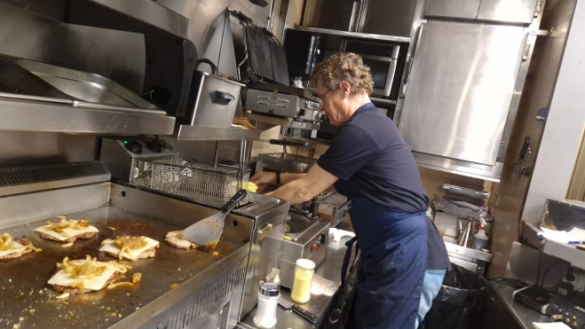 Bergua ha renovado la carta, que se equilibra entre las propuestas clásicas y otras innovadoras.