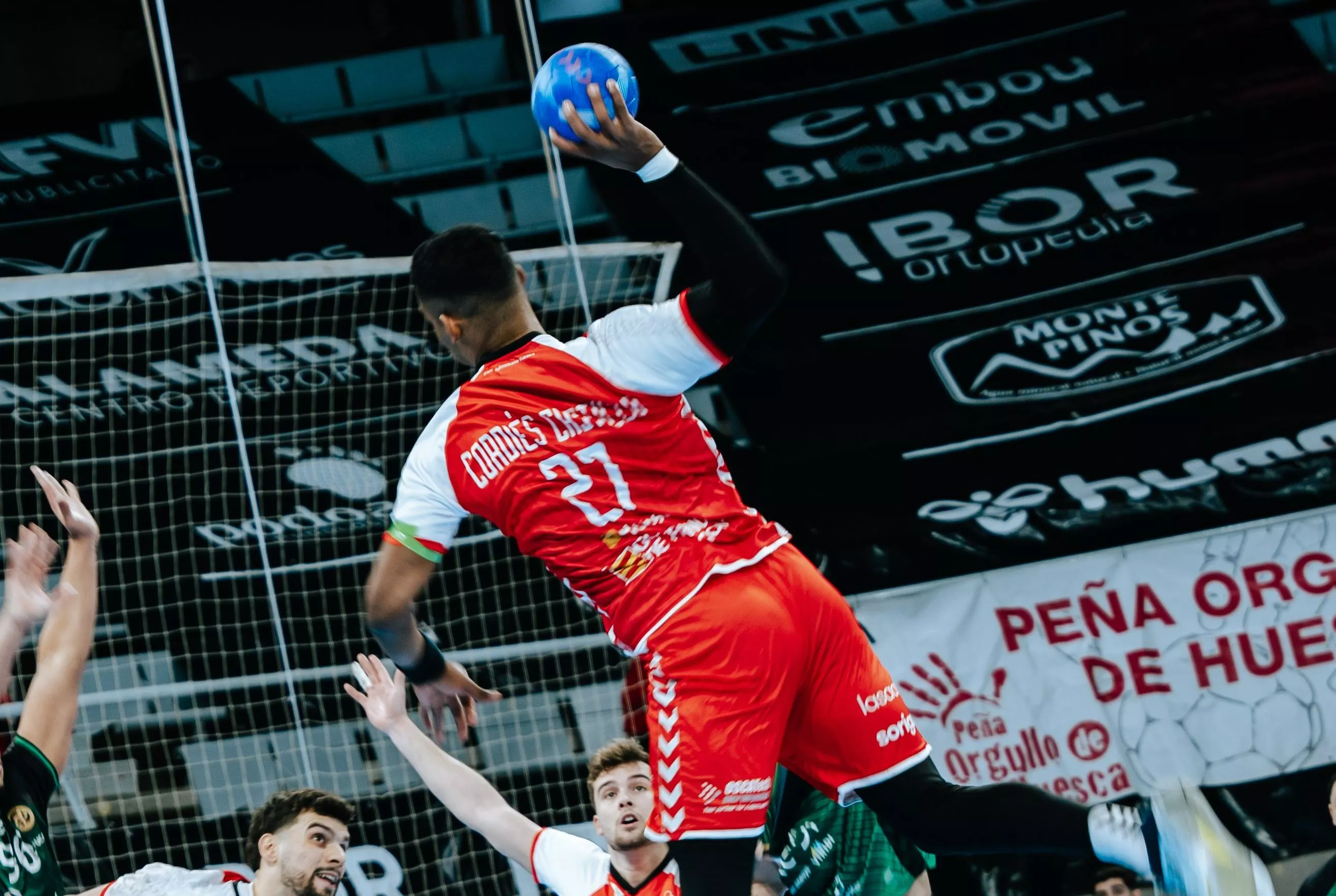 Frank Cordiés lanza en el partido ante Cuenca. 