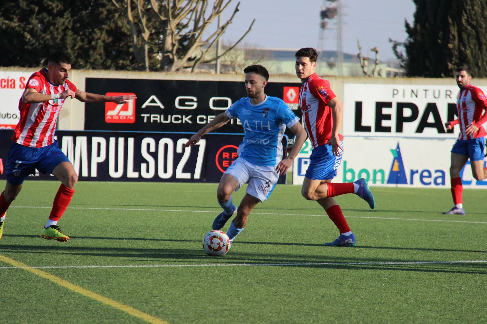 Binéfar y Monzón firman tablas en el derbi (1-1)