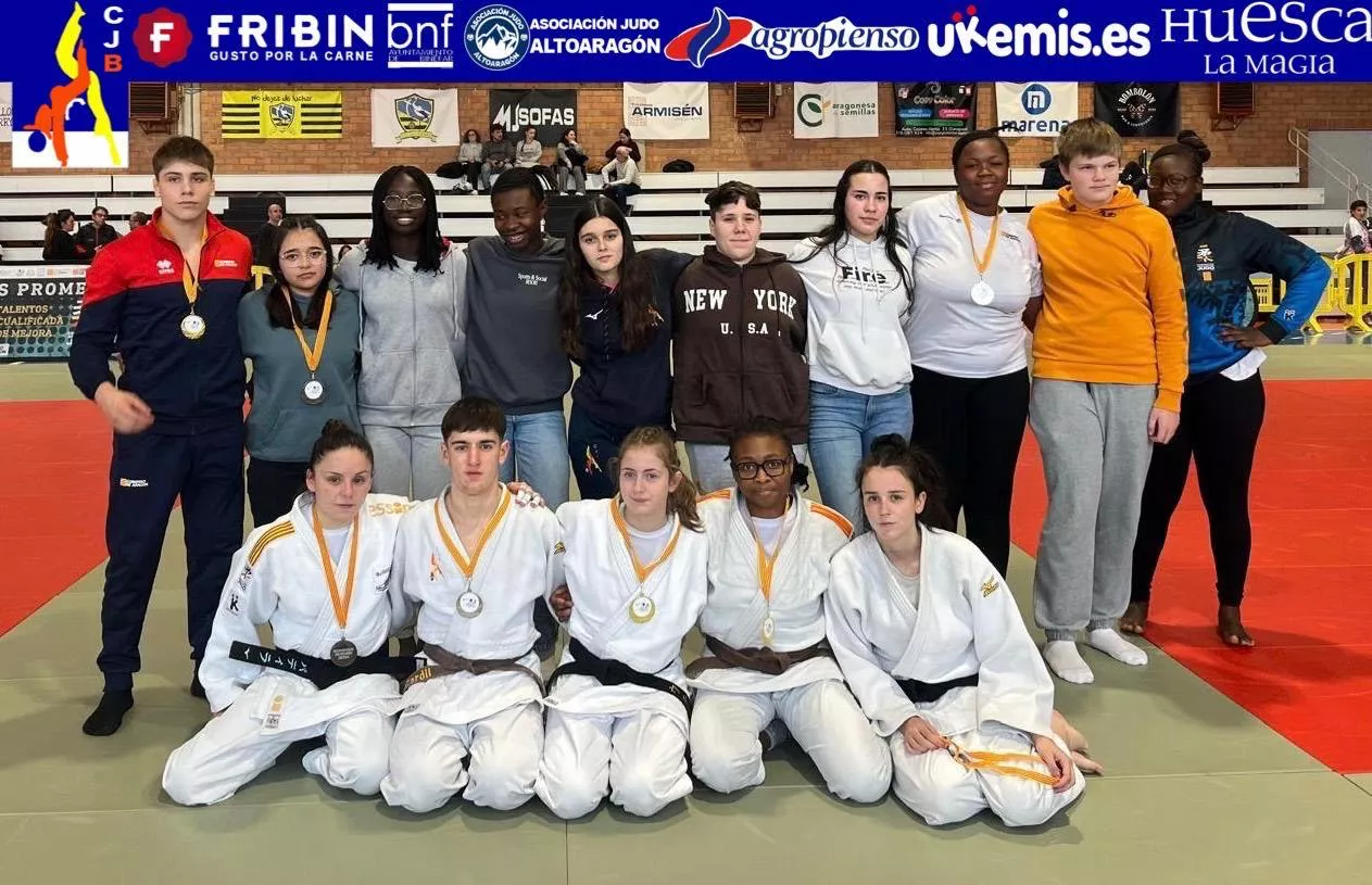 Judocas del CJ Binéfar en Monzalbarba.