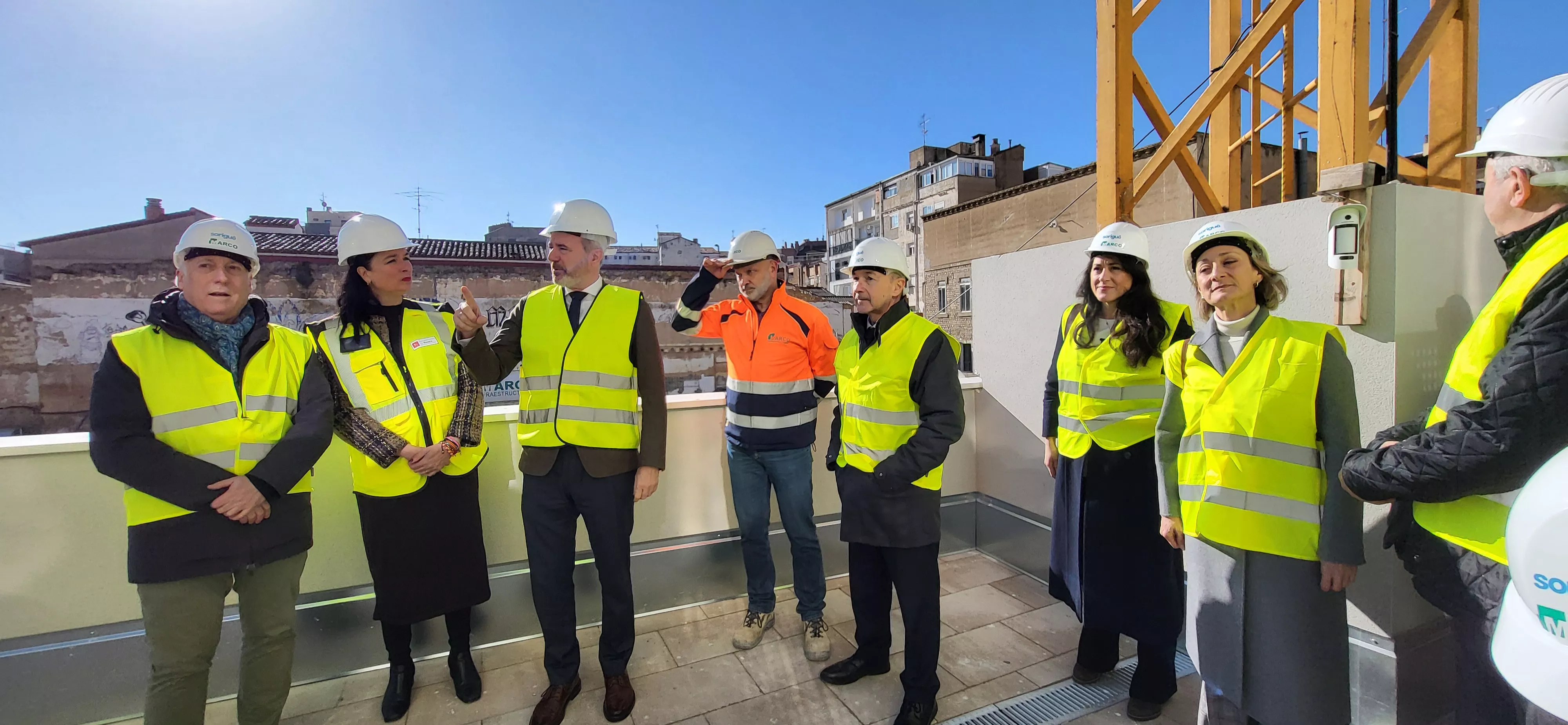 Visita a las 27 primeras viviendas de La Merced, que se adjudicarán a partir de mayo. Foto Mercedes Manterola