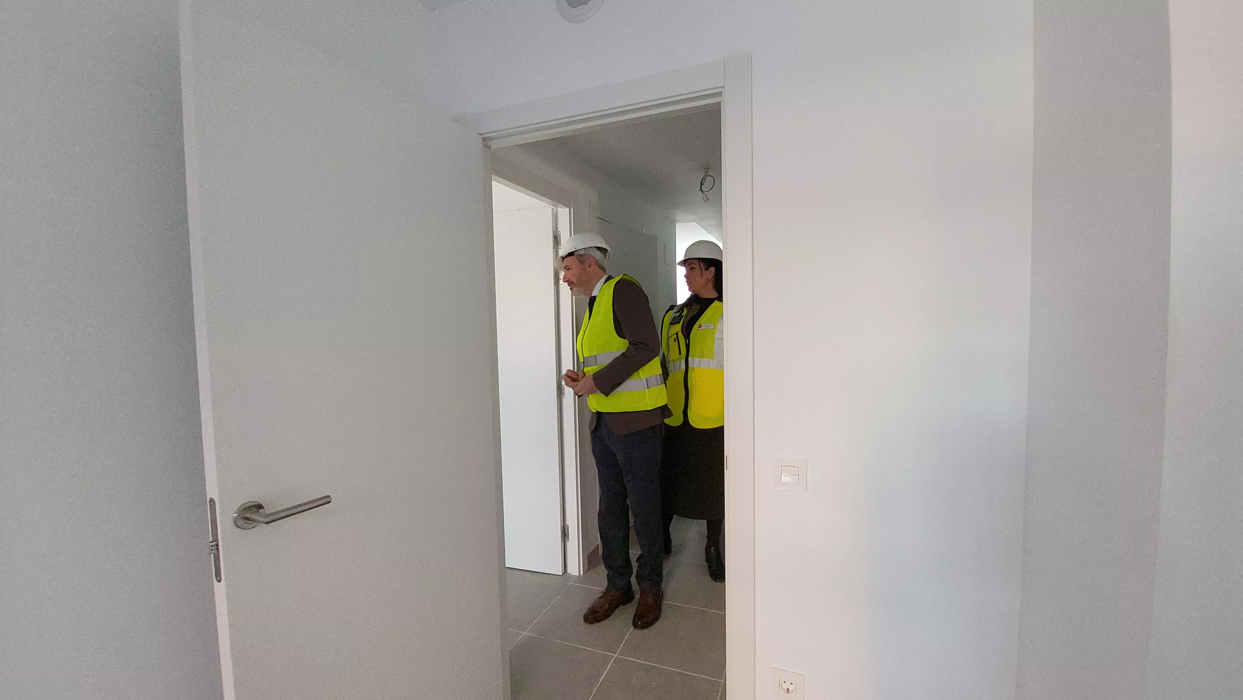 Visita a las viviendas finalizadas en el antiguo cuartel de La Merced. Foto Mercedes Manterola