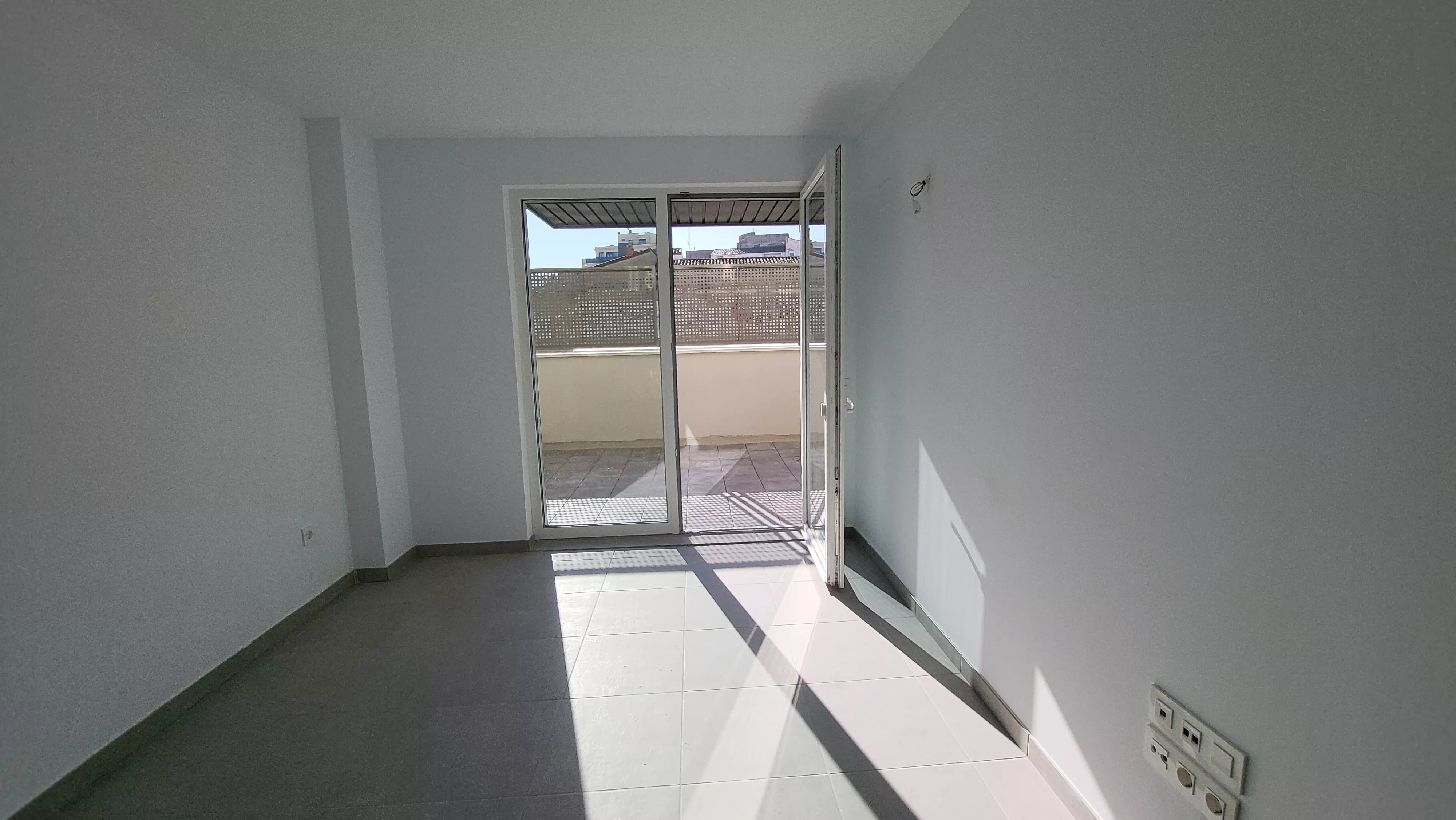 Visita a las viviendas finalizadas en el antiguo cuartel de La Merced. Foto Mercedes Manterola