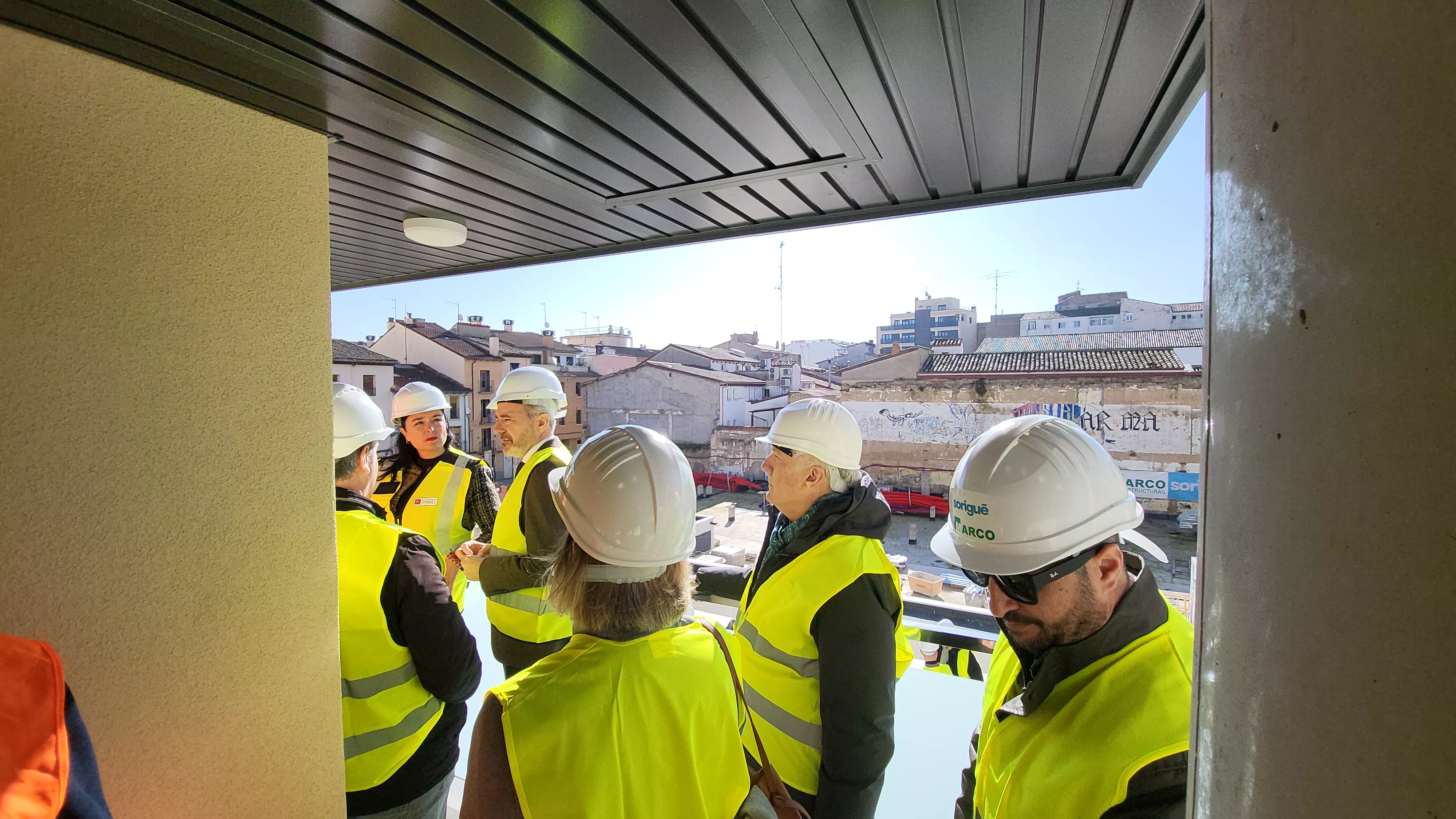 Visita a las viviendas finalizadas en el antiguo cuartel de La Merced. Foto Mercedes Manterola