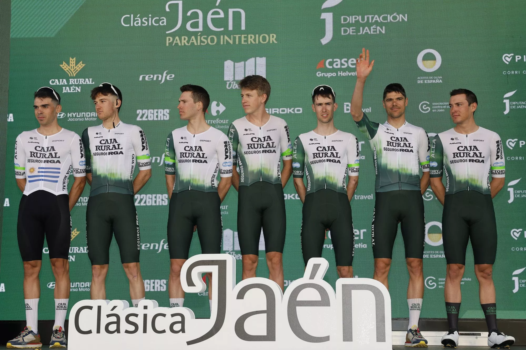 Barceló, a la derecha, antes de comenzar la Clásica Jaén Paraíso Interior. Foto: SprintCycling