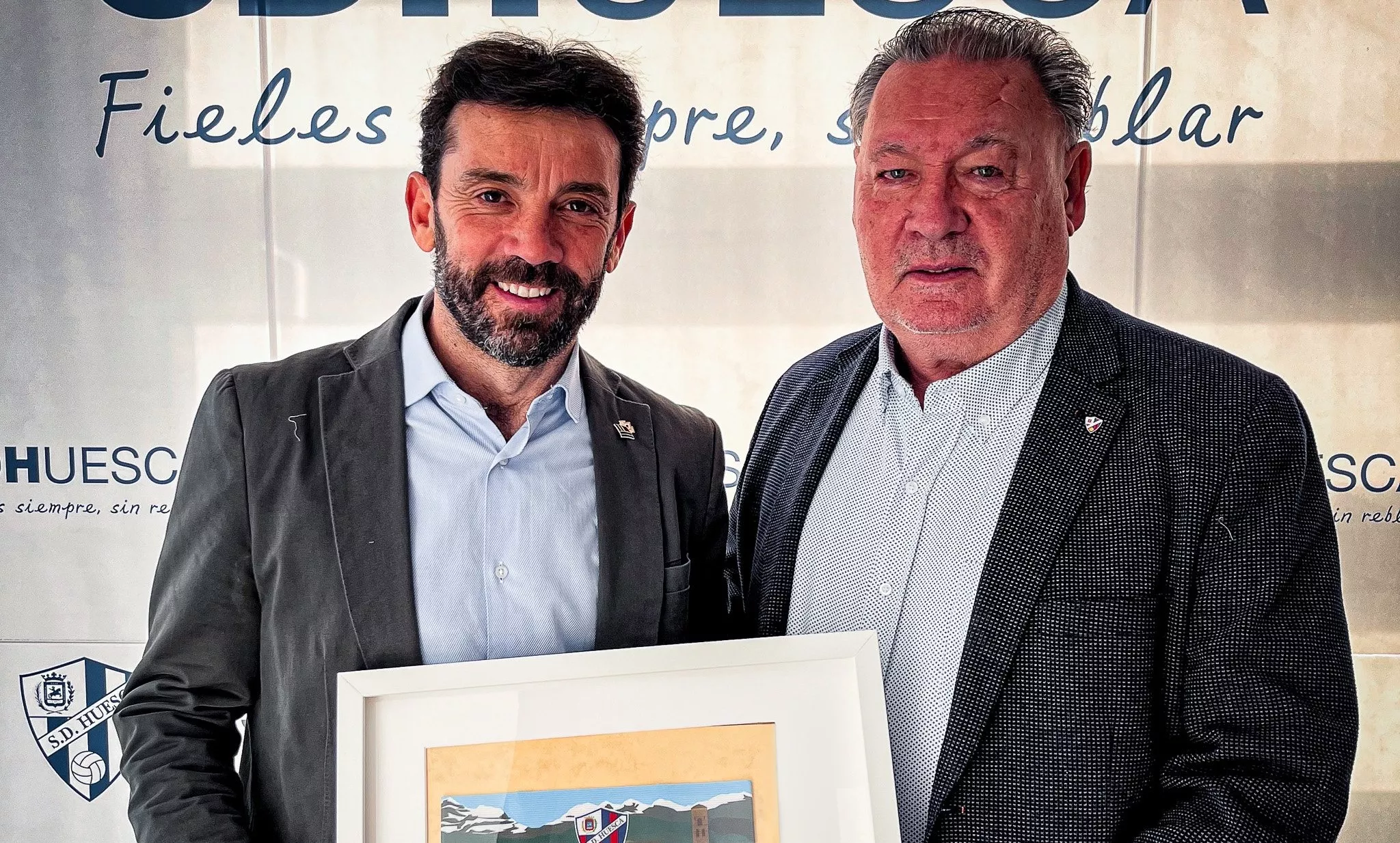 Enrique Pueyo, junto a Lasaosa, en el descanso del Huesca-Granada. Foto: SDH