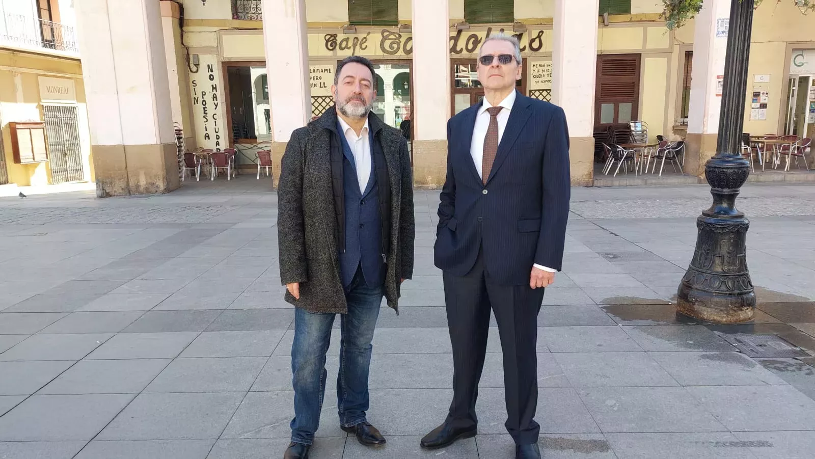 Dmitry Sokolov, ministro de la Embajada, y a su izquierda Carlos Pérez, del IECHT